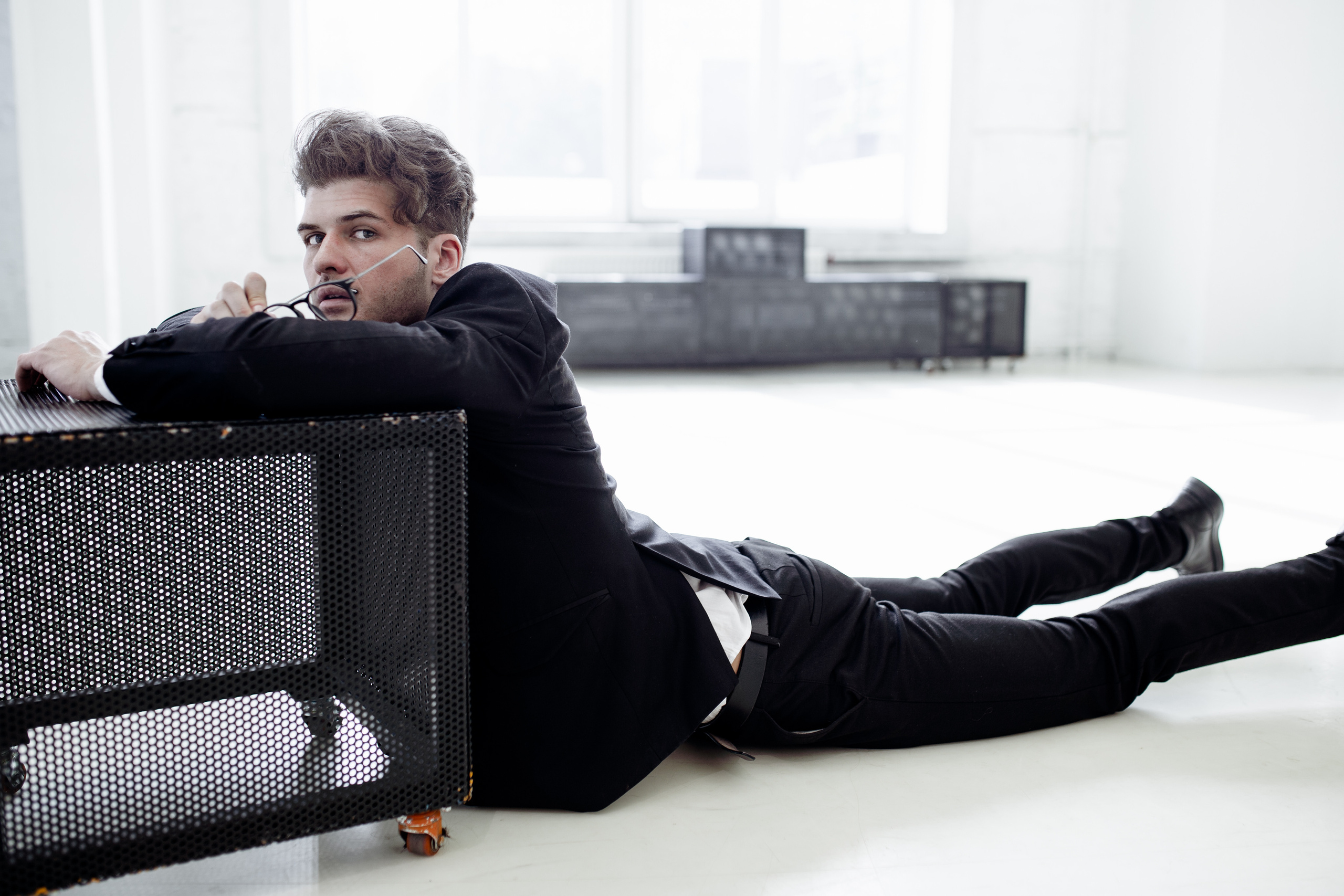 Фотосессия актёра Владислава Картамышева в арт-пространстве Флакон. Фотограф в Москве Анна Яковлева