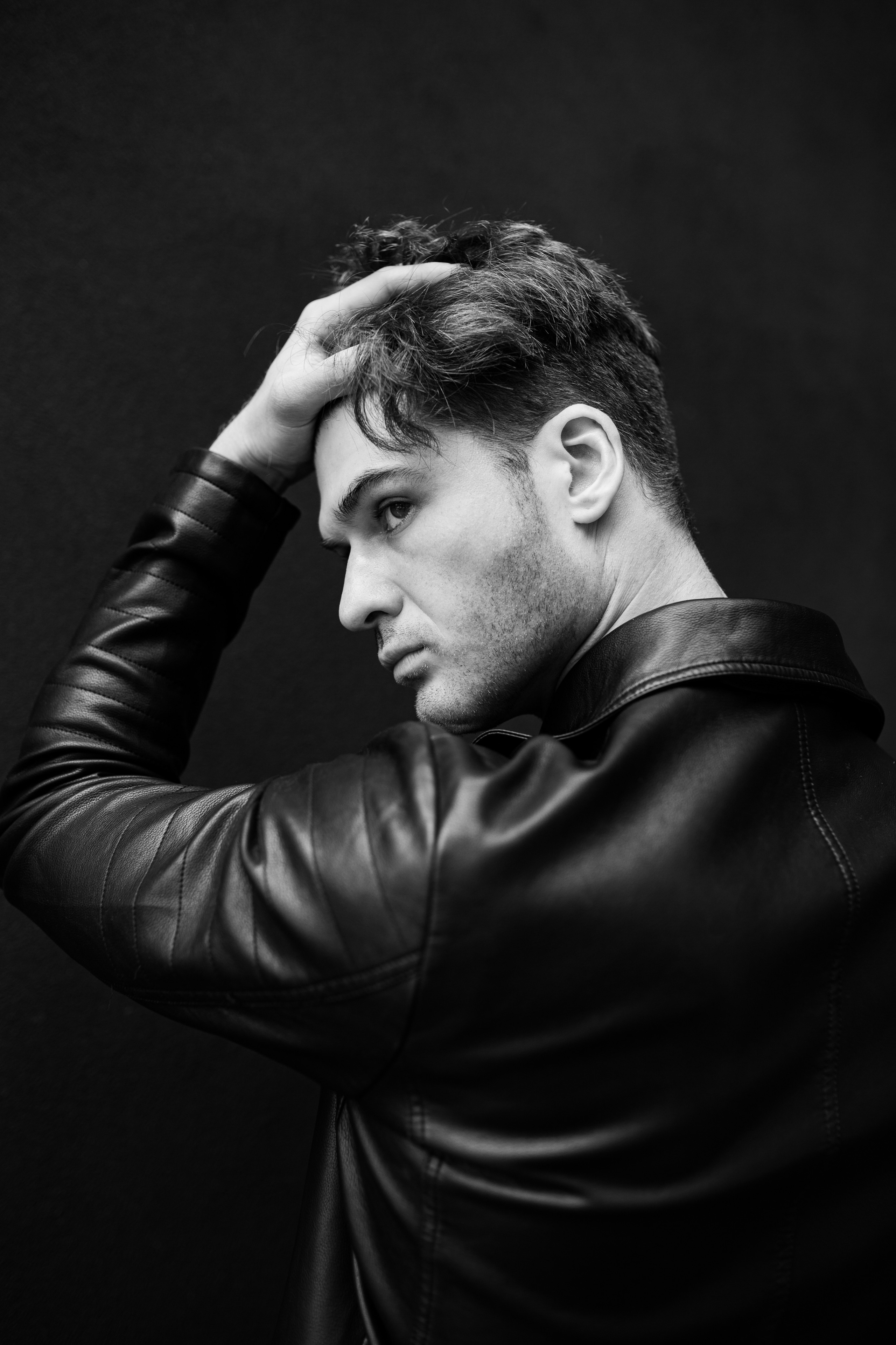 Фотосессия актёра Владислава Картамышева в арт-пространстве Флакон. Фотограф в Москве Анна Яковлева