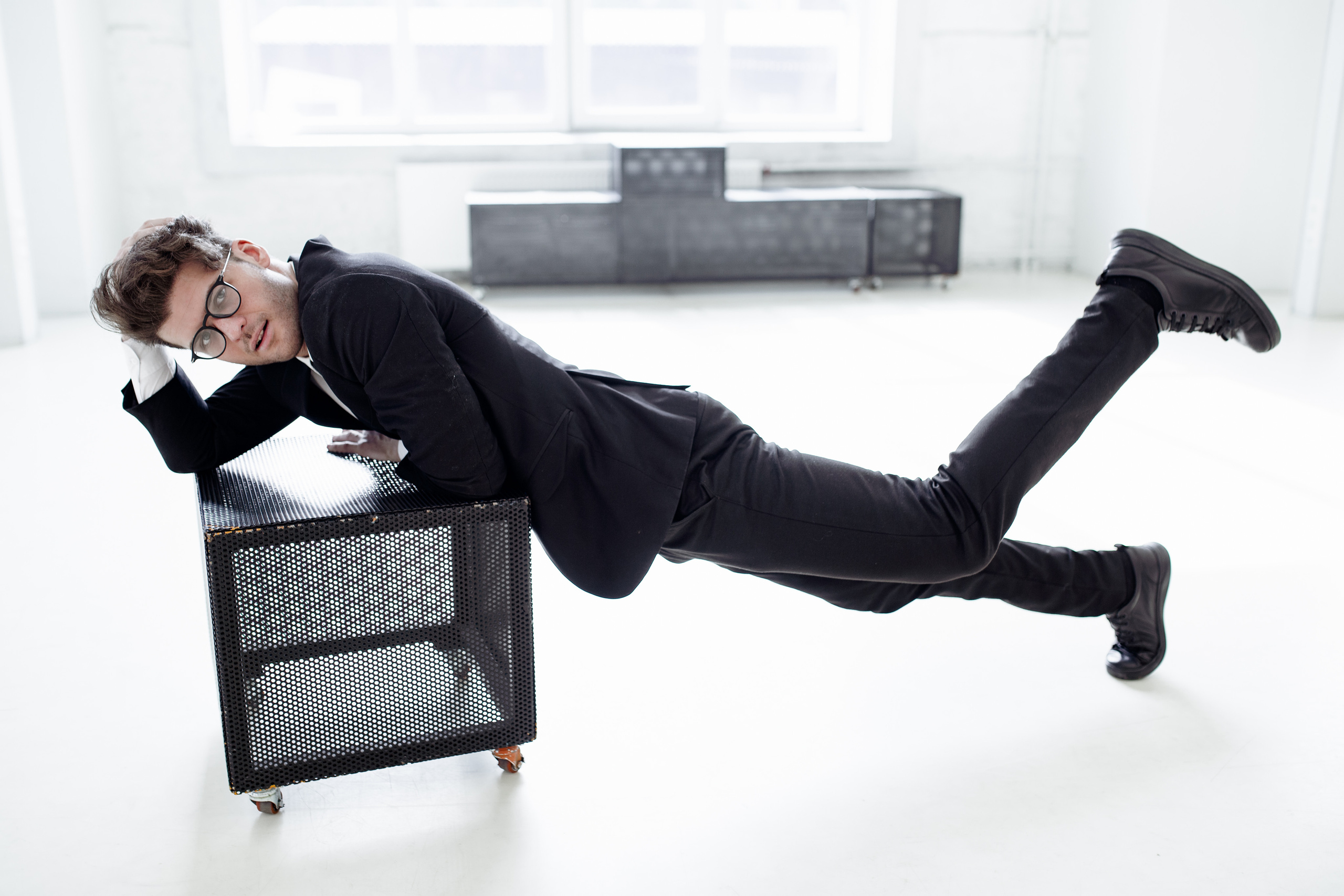 Фотосессия актёра Владислава Картамышева в арт-пространстве Флакон. Фотограф в Москве Анна Яковлева