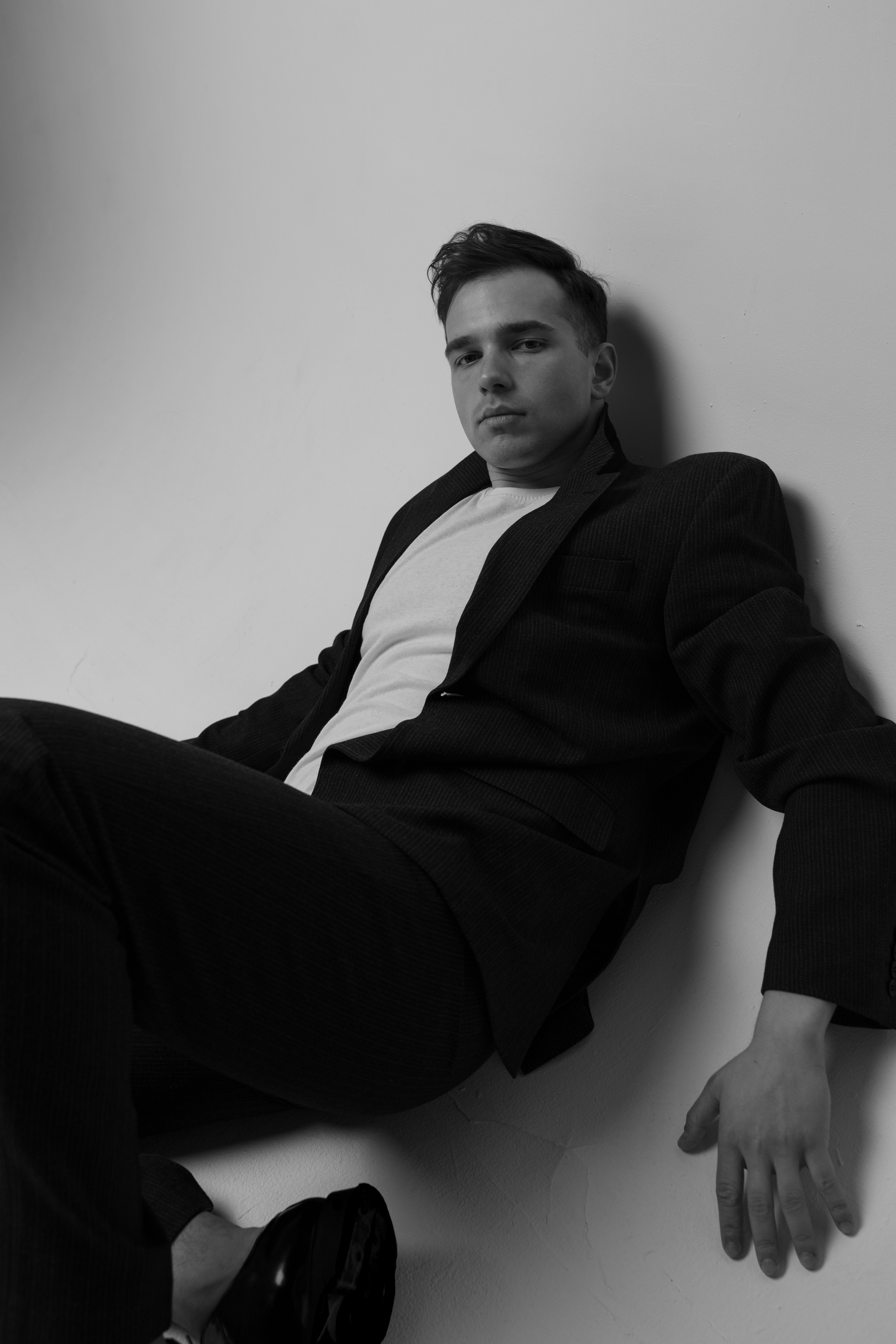 Фотосессия актёра Владислава Чербаева в студии с противогазом и без. Фотограф в Москве Анна Яковлева