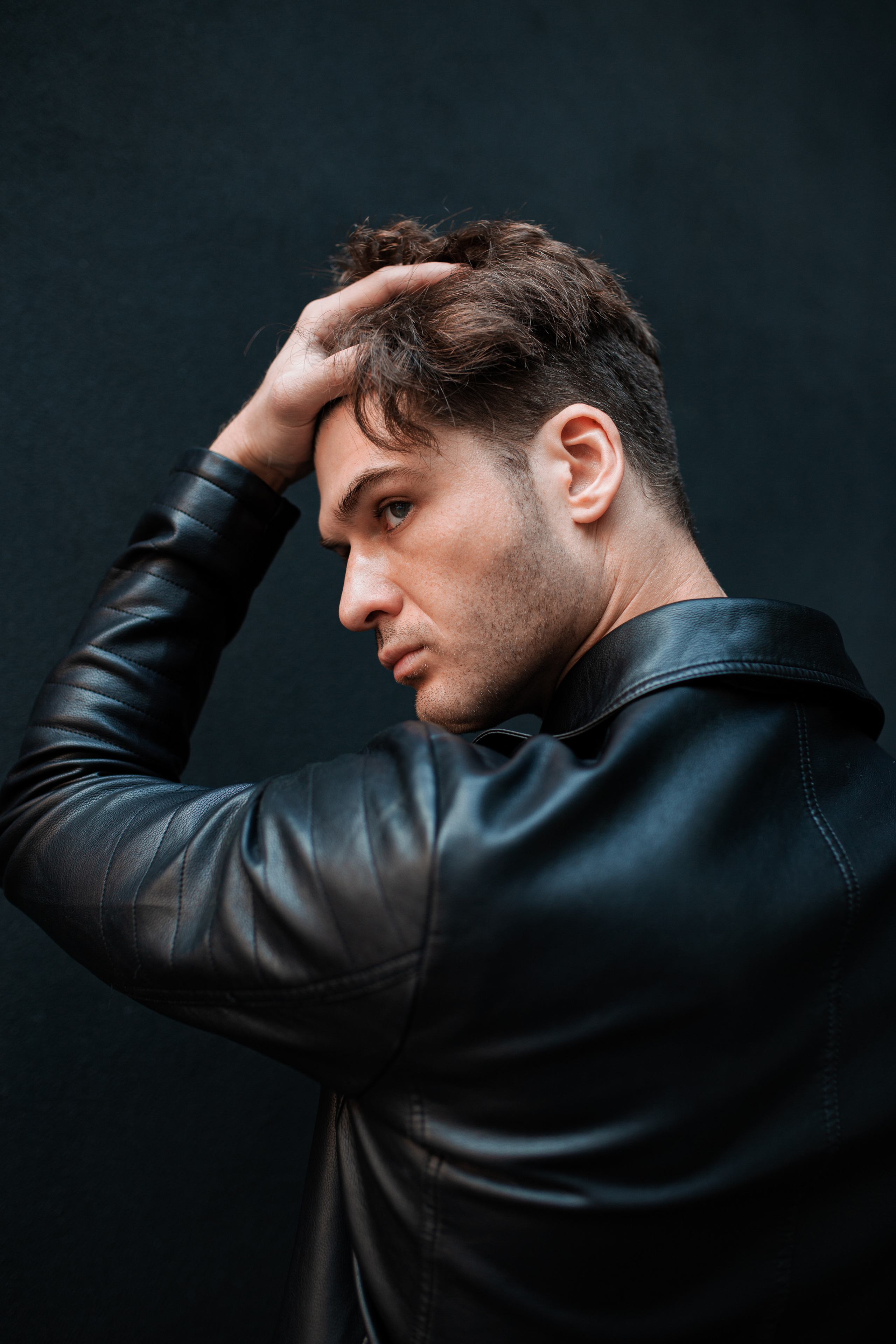 Фотосессия актёра Владислава Картамышева в арт-пространстве Флакон. Фотограф в Москве Анна Яковлева