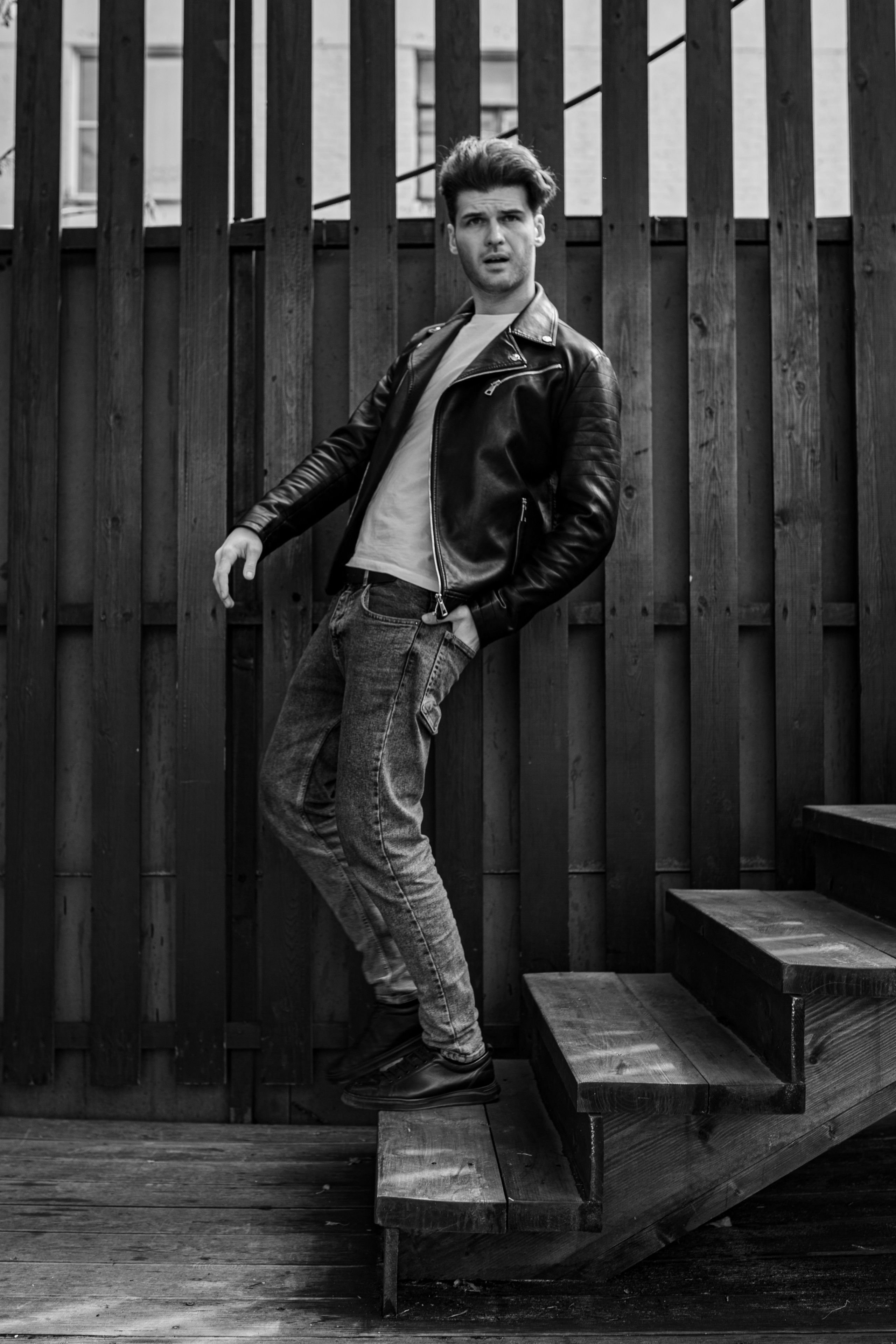 Фотосессия актёра Владислава Картамышева в арт-пространстве Флакон. Фотограф в Москве Анна Яковлева