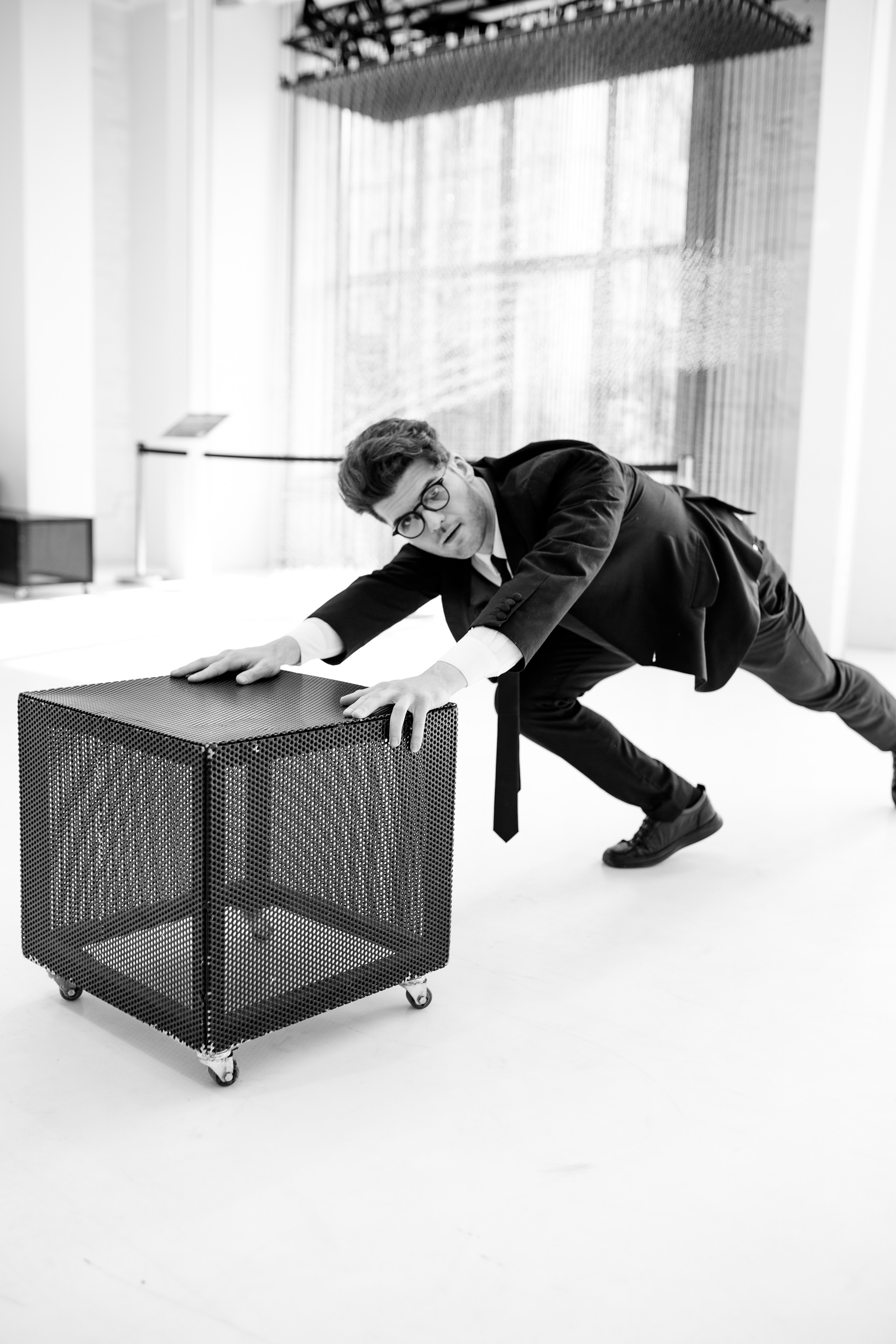 Фотосессия актёра Владислава Картамышева в арт-пространстве Флакон. Фотограф в Москве Анна Яковлева