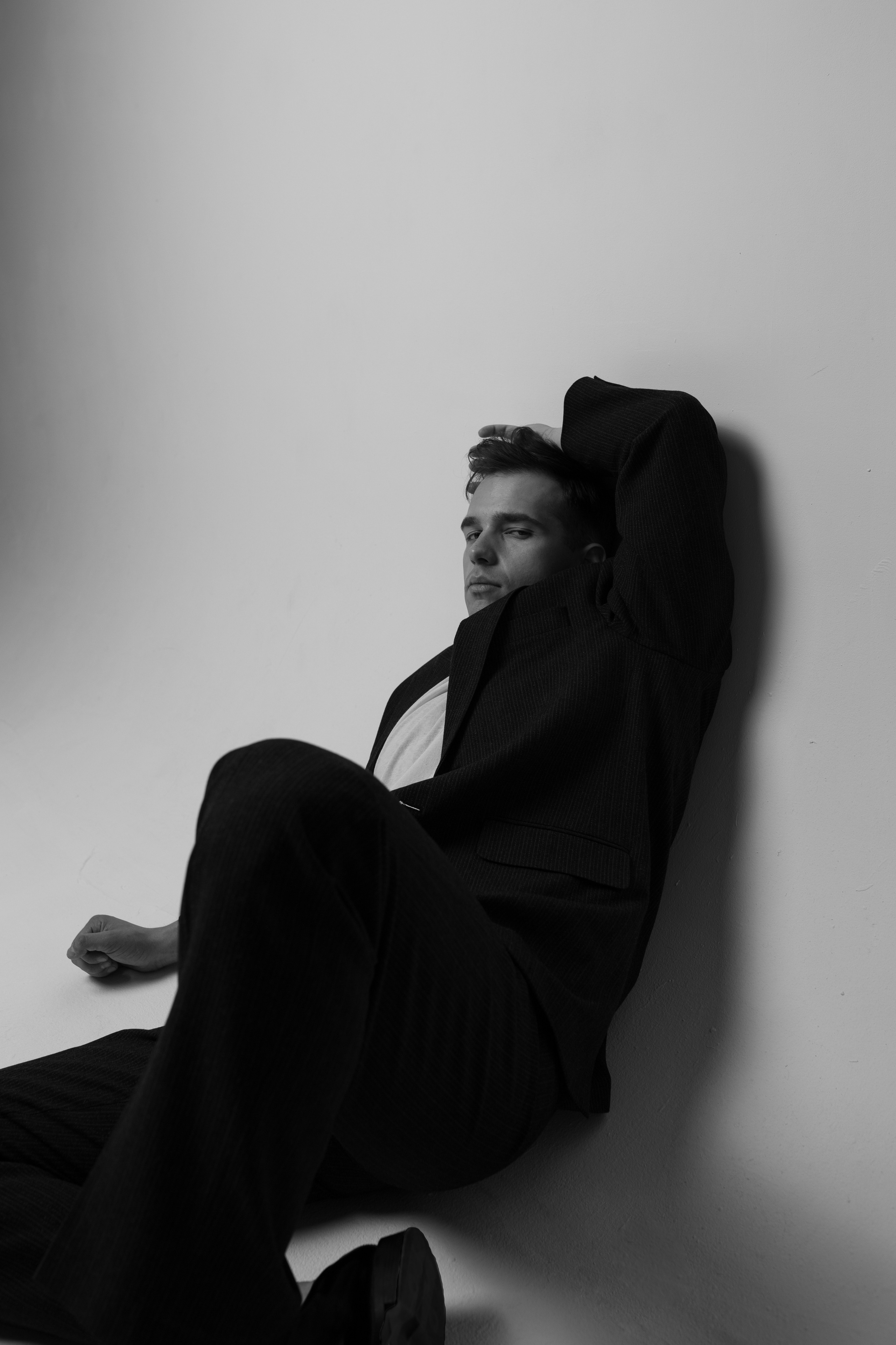 Фотосессия актёра Владислава Чербаева в студии с противогазом и без. Фотограф в Москве Анна Яковлева