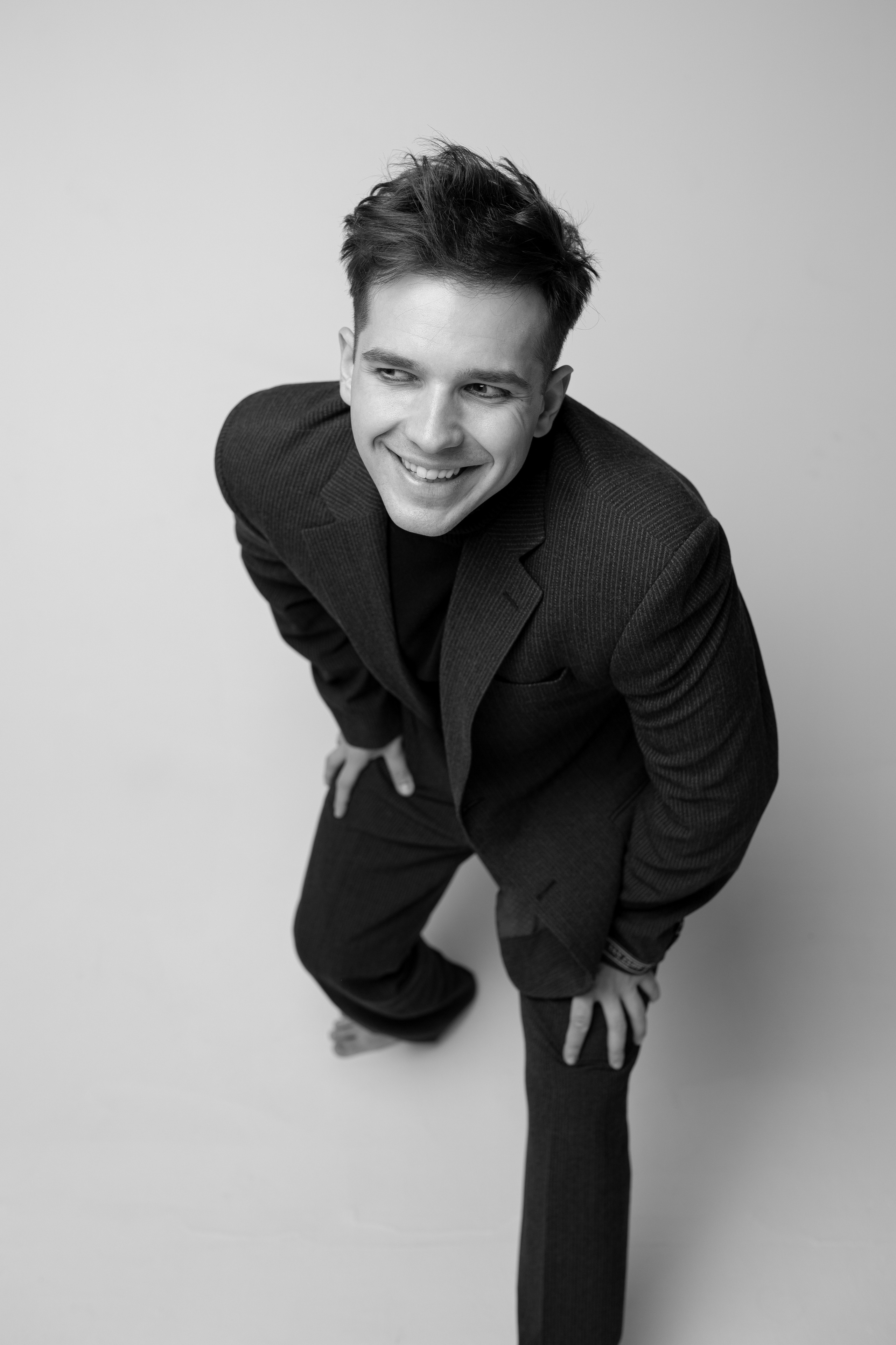 Фотосессия актёра Владислава Чербаева в студии с противогазом и без. Фотограф в Москве Анна Яковлева