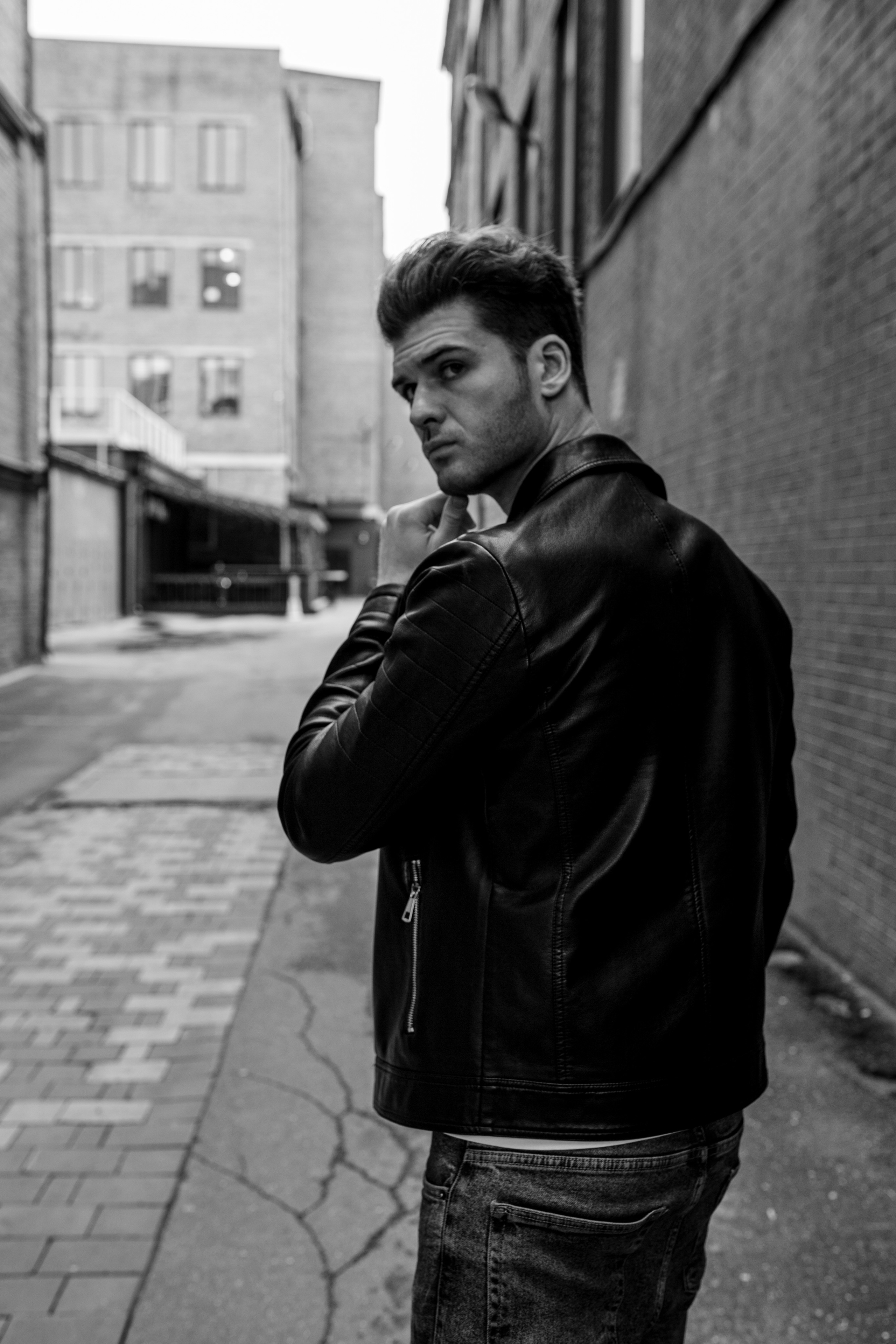 Фотосессия актёра Владислава Картамышева в арт-пространстве Флакон. Фотограф в Москве Анна Яковлева