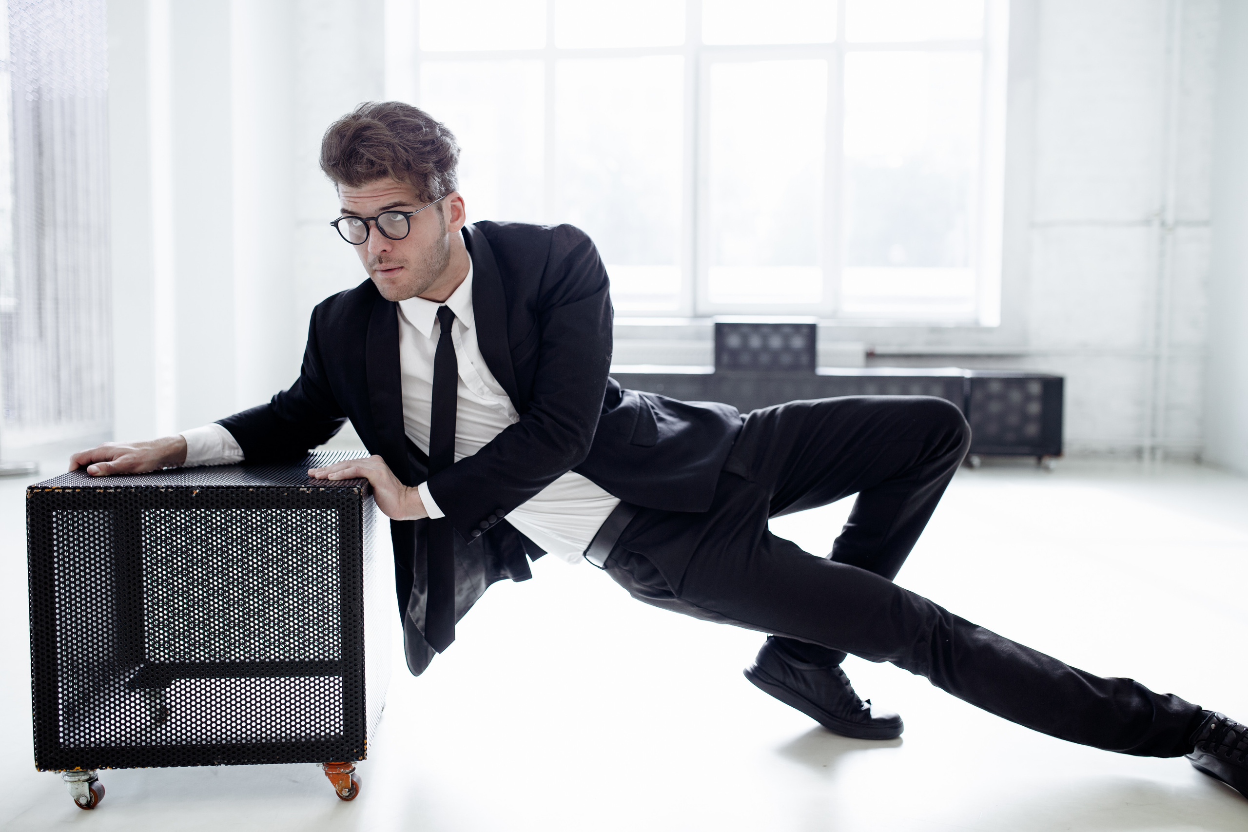 Фотосессия актёра Владислава Картамышева в арт-пространстве Флакон. Фотограф в Москве Анна Яковлева