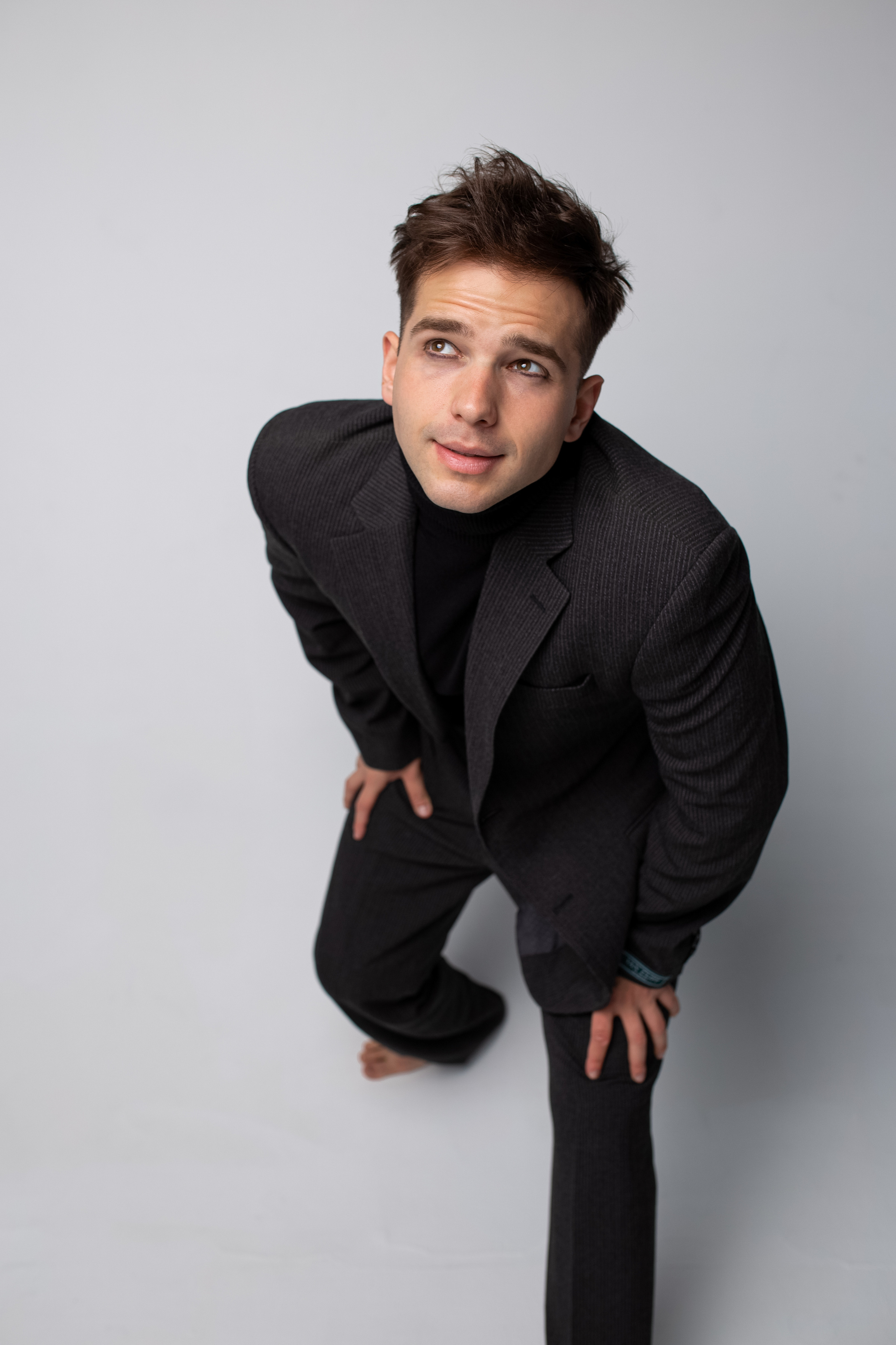 Фотосессия актёра Владислава Чербаева в студии с противогазом и без. Фотограф в Москве Анна Яковлева