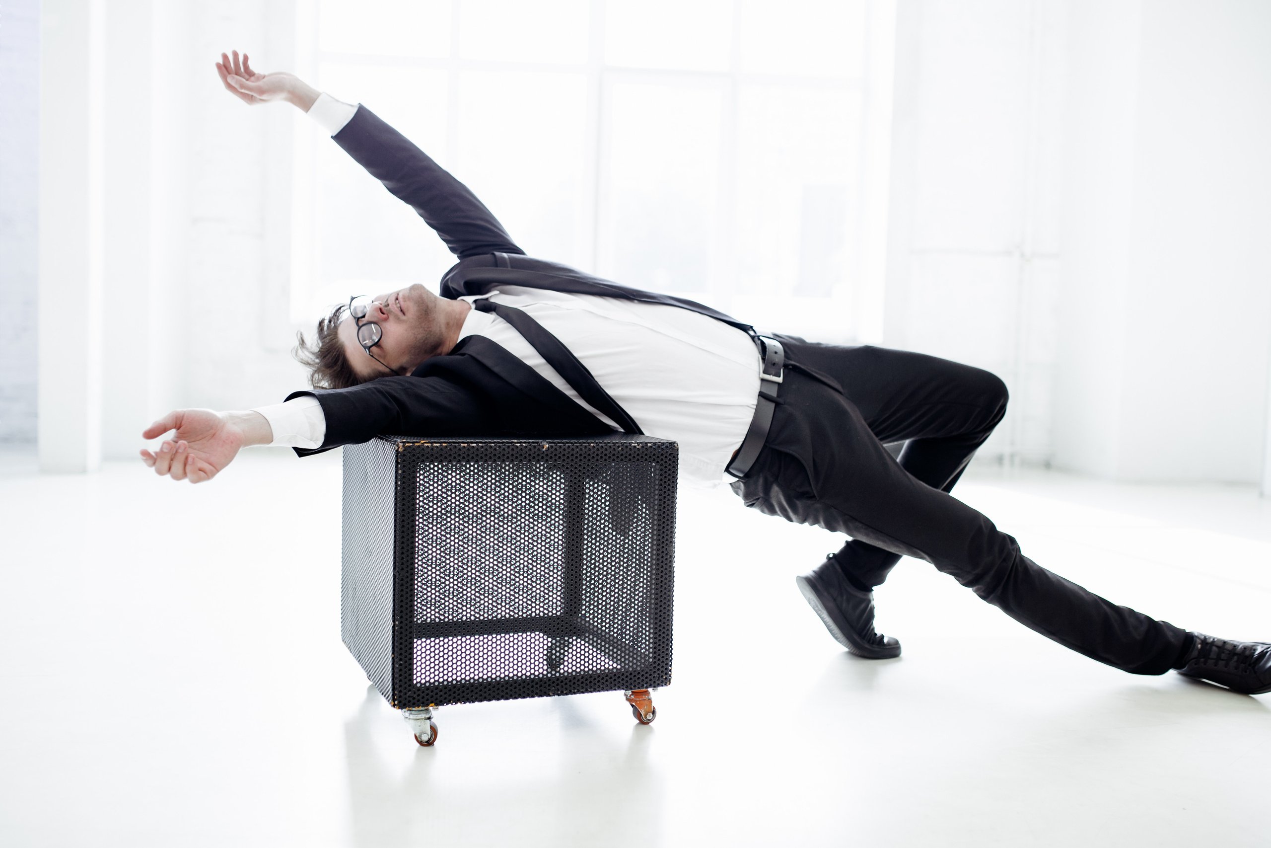 Фотосессия актёра Владислава Картамышева в арт-пространстве Флакон. Фотограф в Москве Анна Яковлева