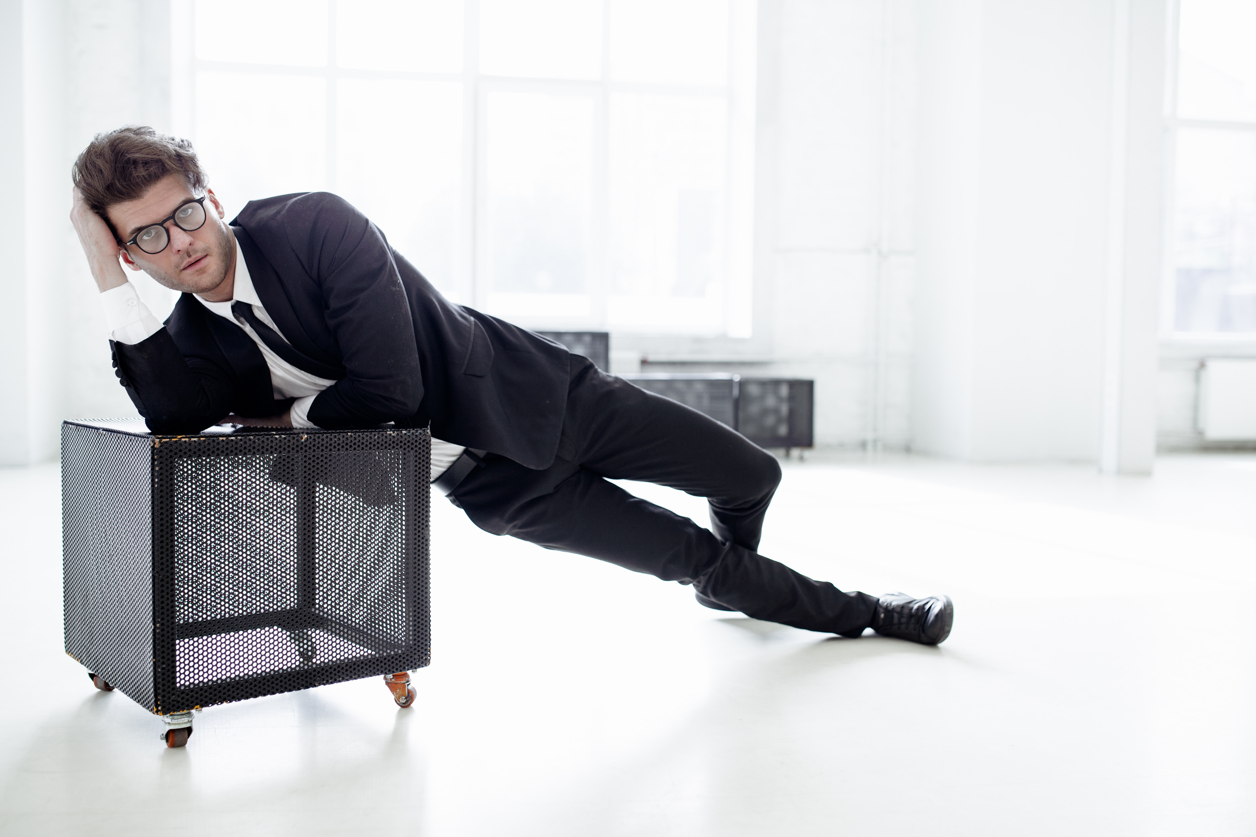 Фотосессия актёра Владислава Картамышева в арт-пространстве Флакон. Фотограф в Москве Анна Яковлева