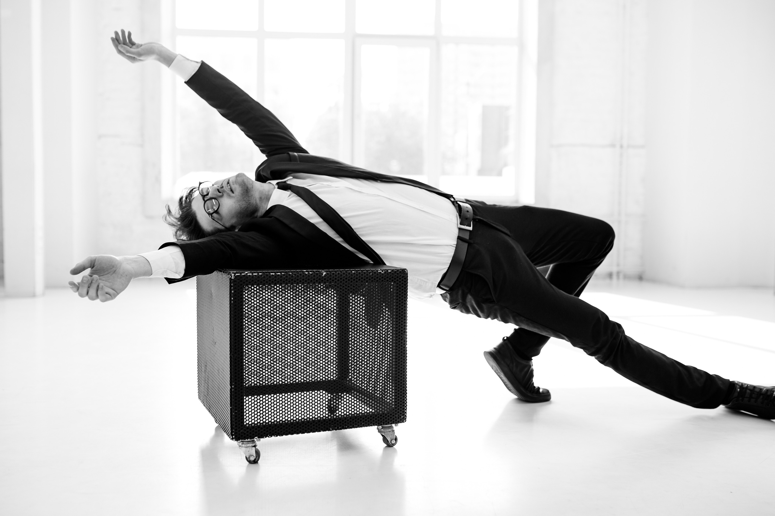 Фотосессия актёра Владислава Картамышева в арт-пространстве Флакон. Фотограф в Москве Анна Яковлева