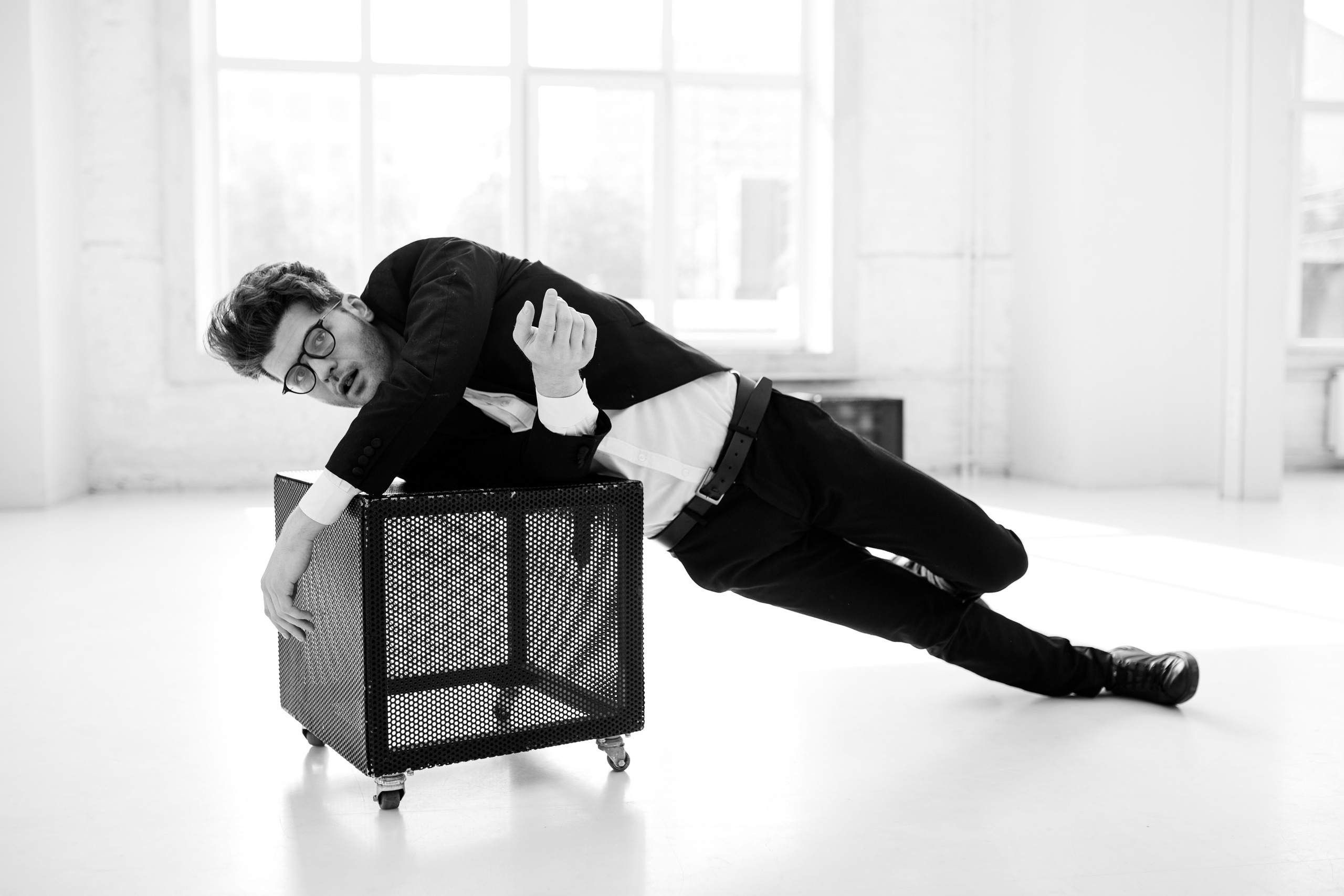 Фотосессия актёра Владислава Картамышева в арт-пространстве Флакон. Фотограф в Москве Анна Яковлева