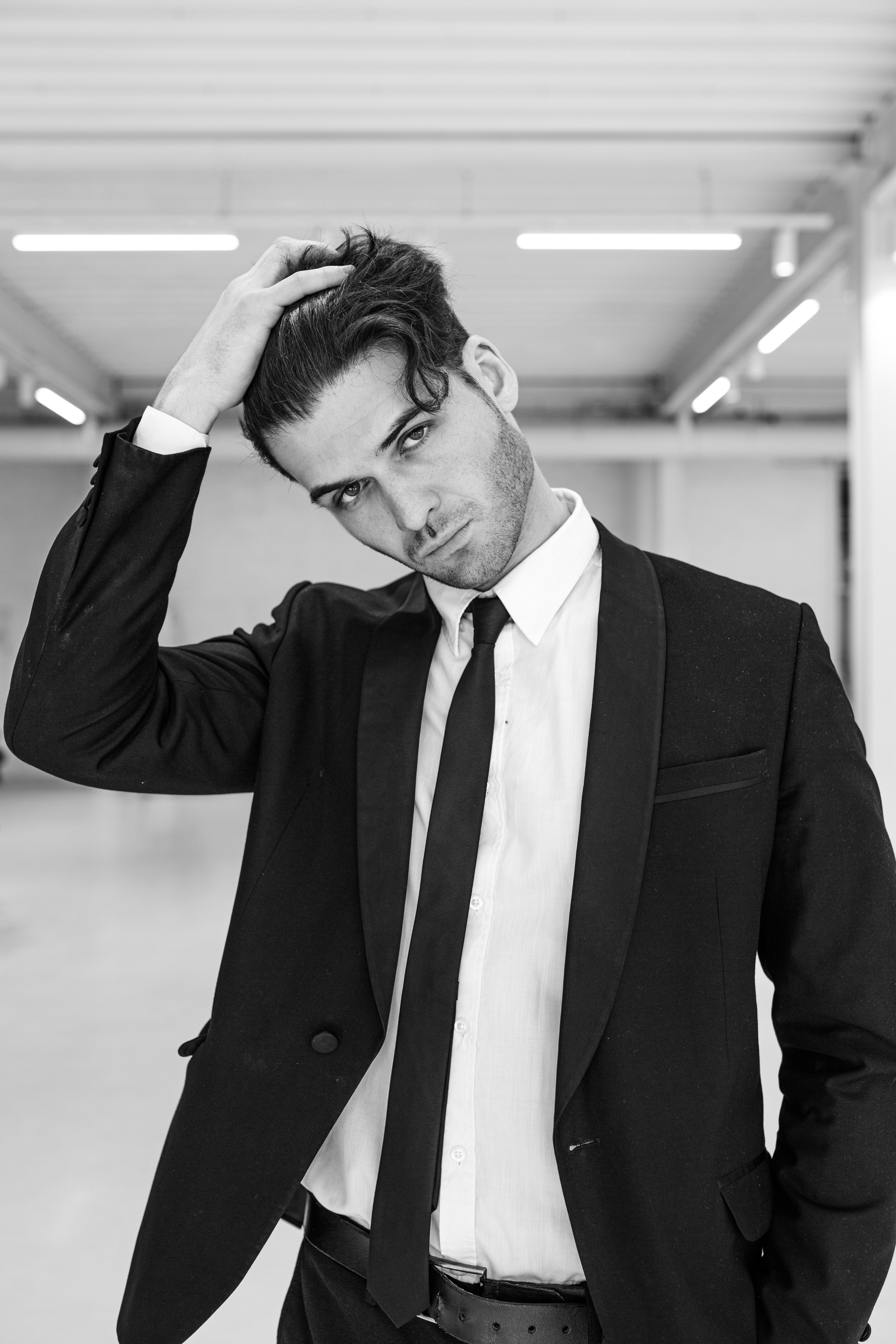 Фотосессия актёра Владислава Картамышева в арт-пространстве Флакон. Фотограф в Москве Анна Яковлева