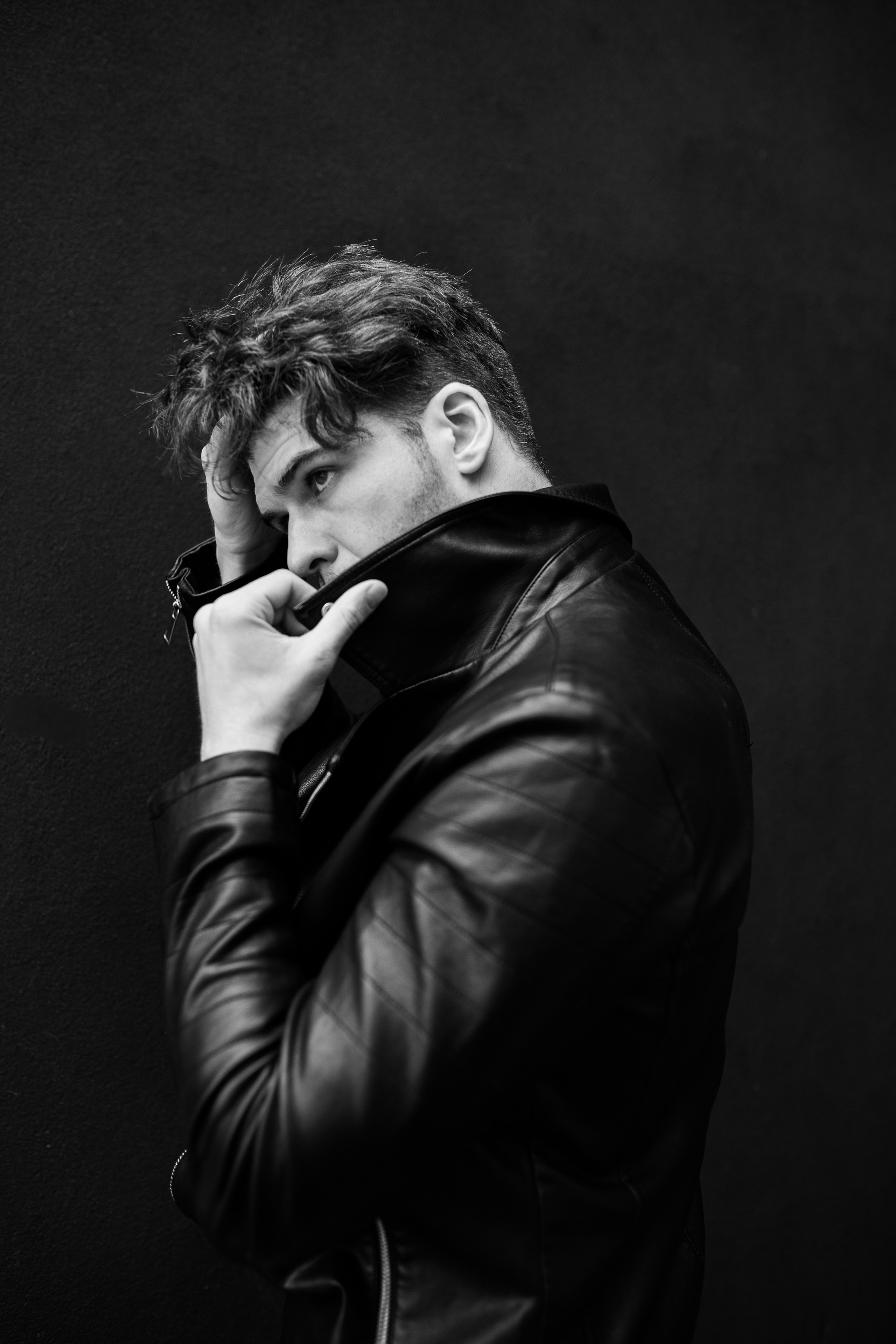 Фотосессия актёра Владислава Картамышева в арт-пространстве Флакон. Фотограф в Москве Анна Яковлева