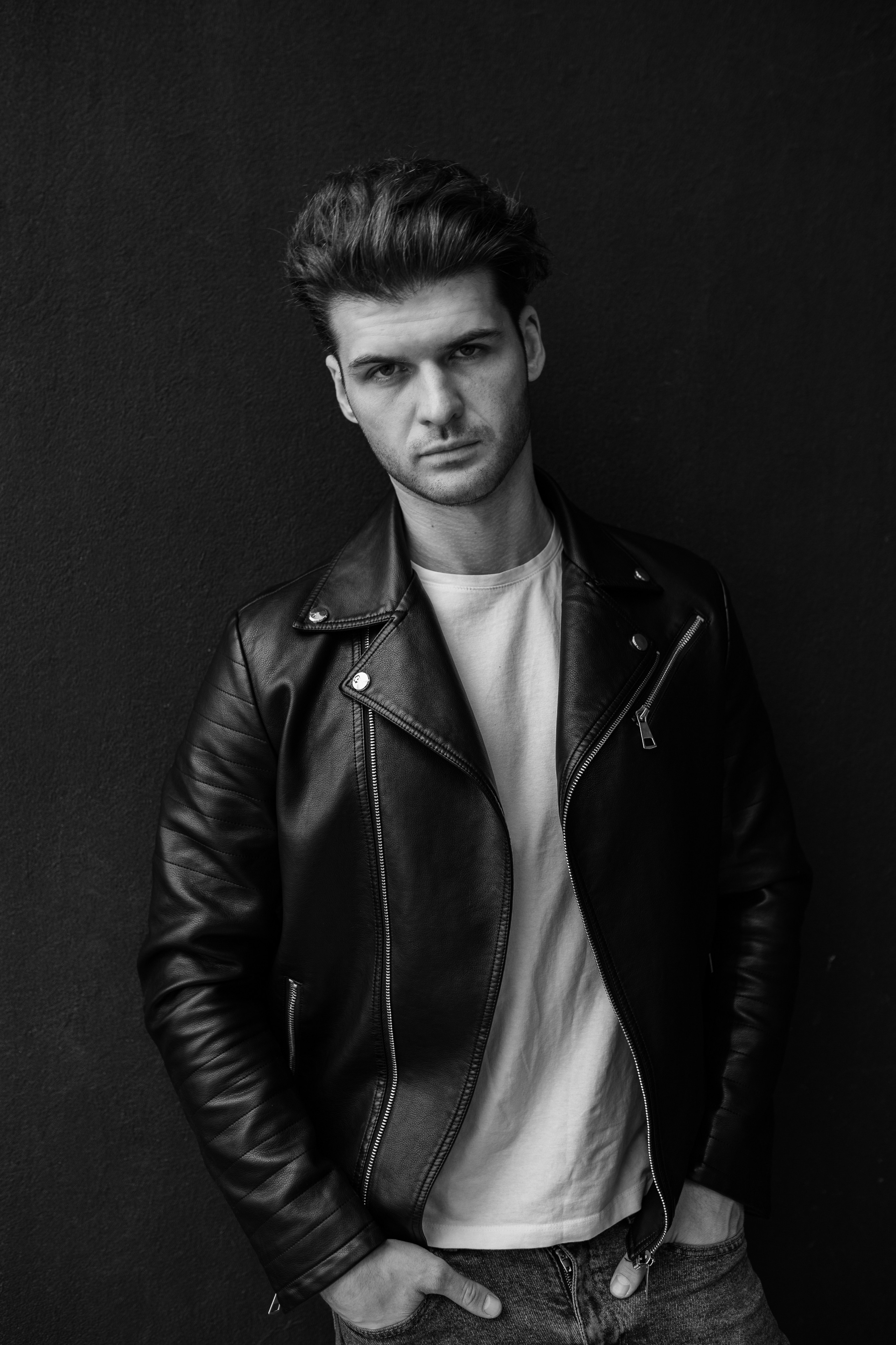 Фотосессия актёра Владислава Картамышева в арт-пространстве Флакон. Фотограф в Москве Анна Яковлева