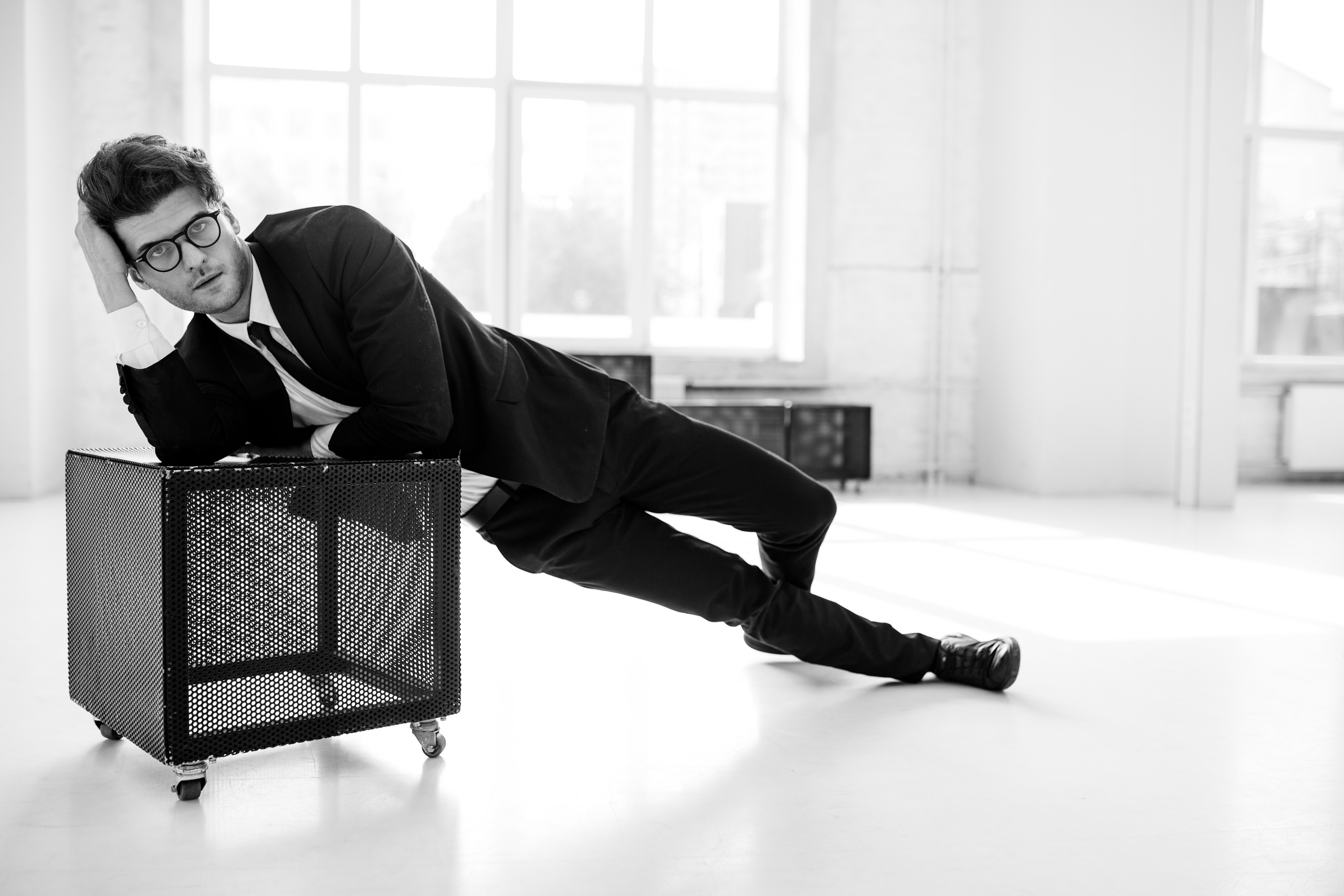 Фотосессия актёра Владислава Картамышева в арт-пространстве Флакон. Фотограф в Москве Анна Яковлева