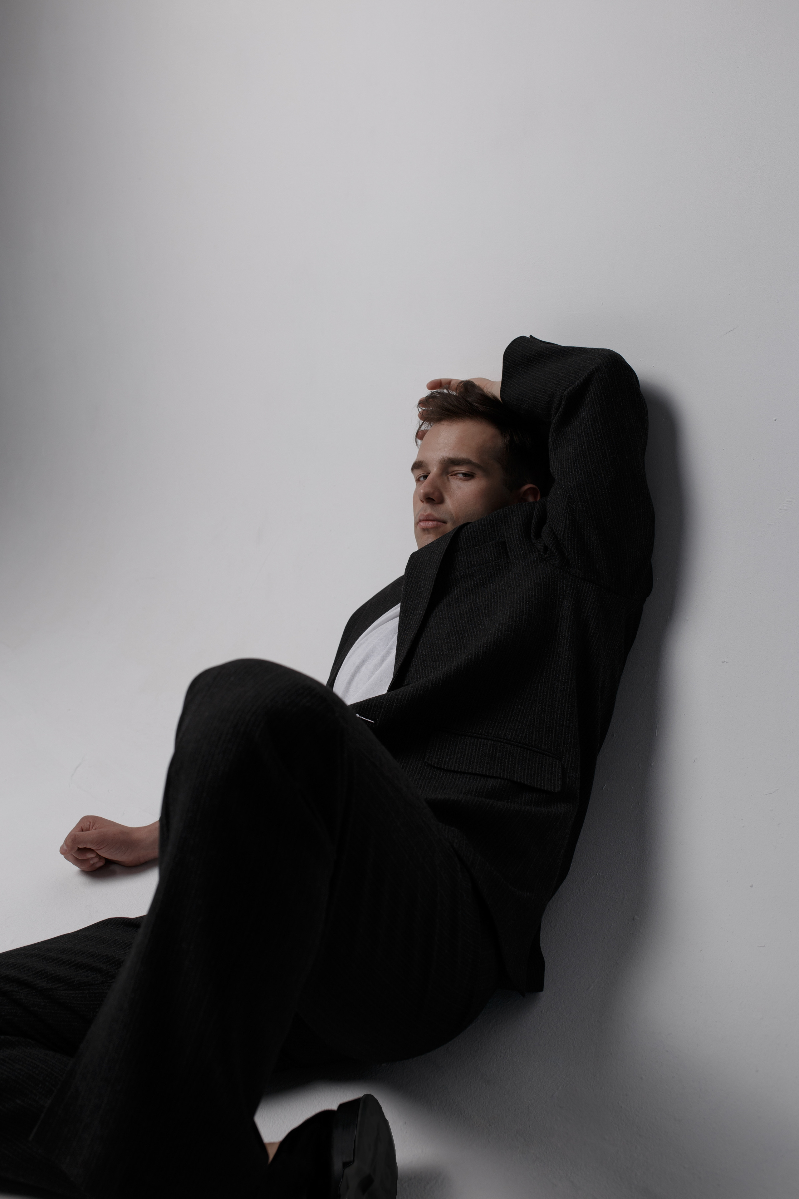 Фотосессия актёра Владислава Чербаева в студии с противогазом и без. Фотограф в Москве Анна Яковлева