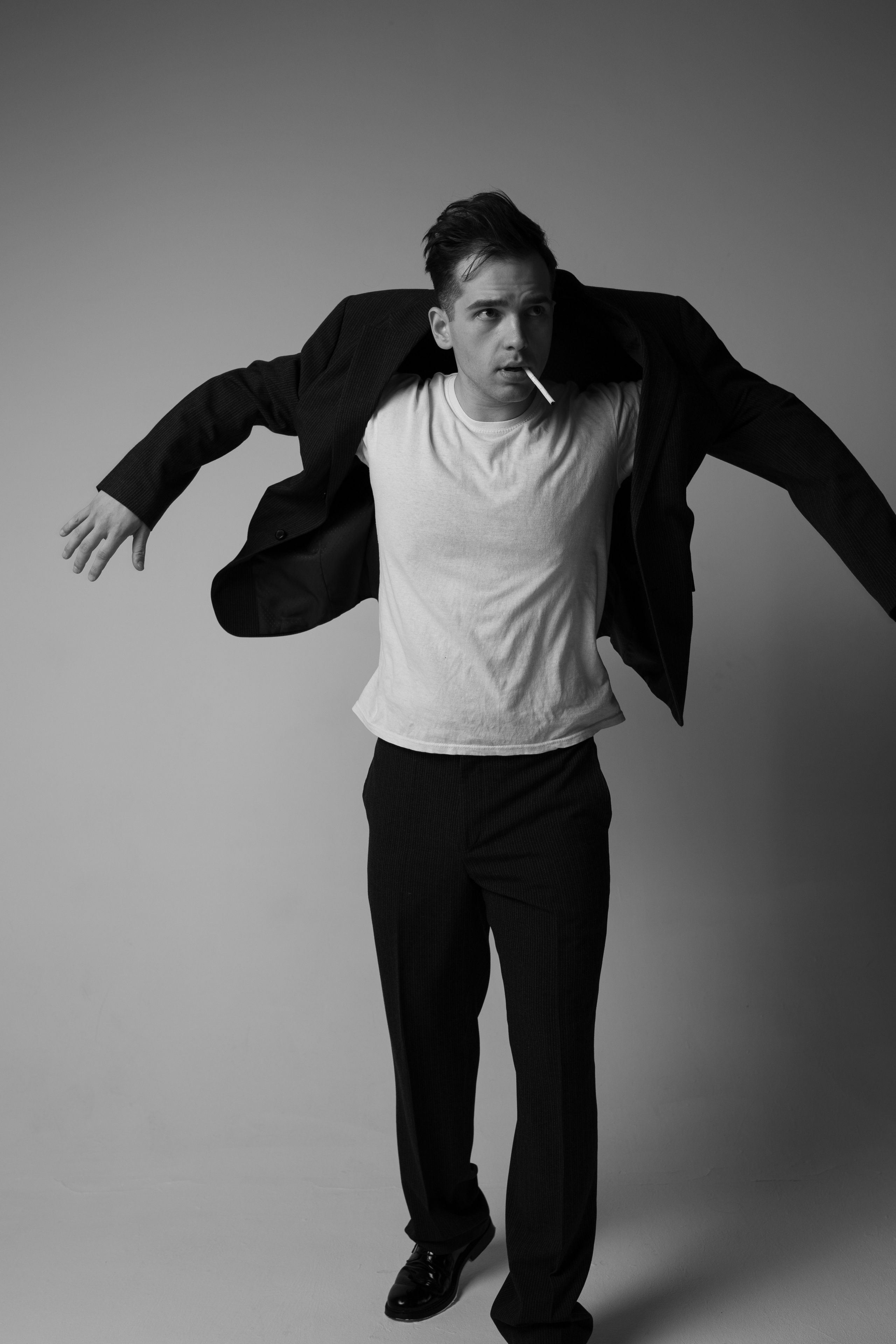 Фотосессия актёра Владислава Чербаева в студии с противогазом и без. Фотограф в Москве Анна Яковлева