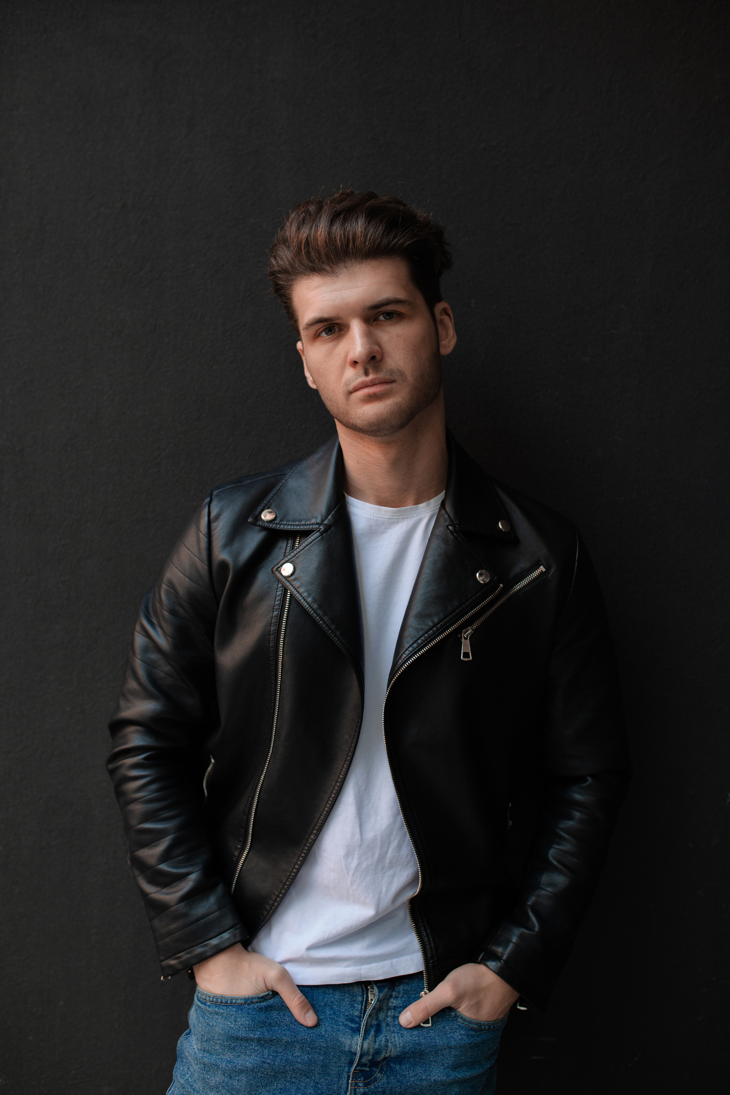 Фотосессия актёра Владислава Картамышева в арт-пространстве Флакон. Фотограф в Москве Анна Яковлева