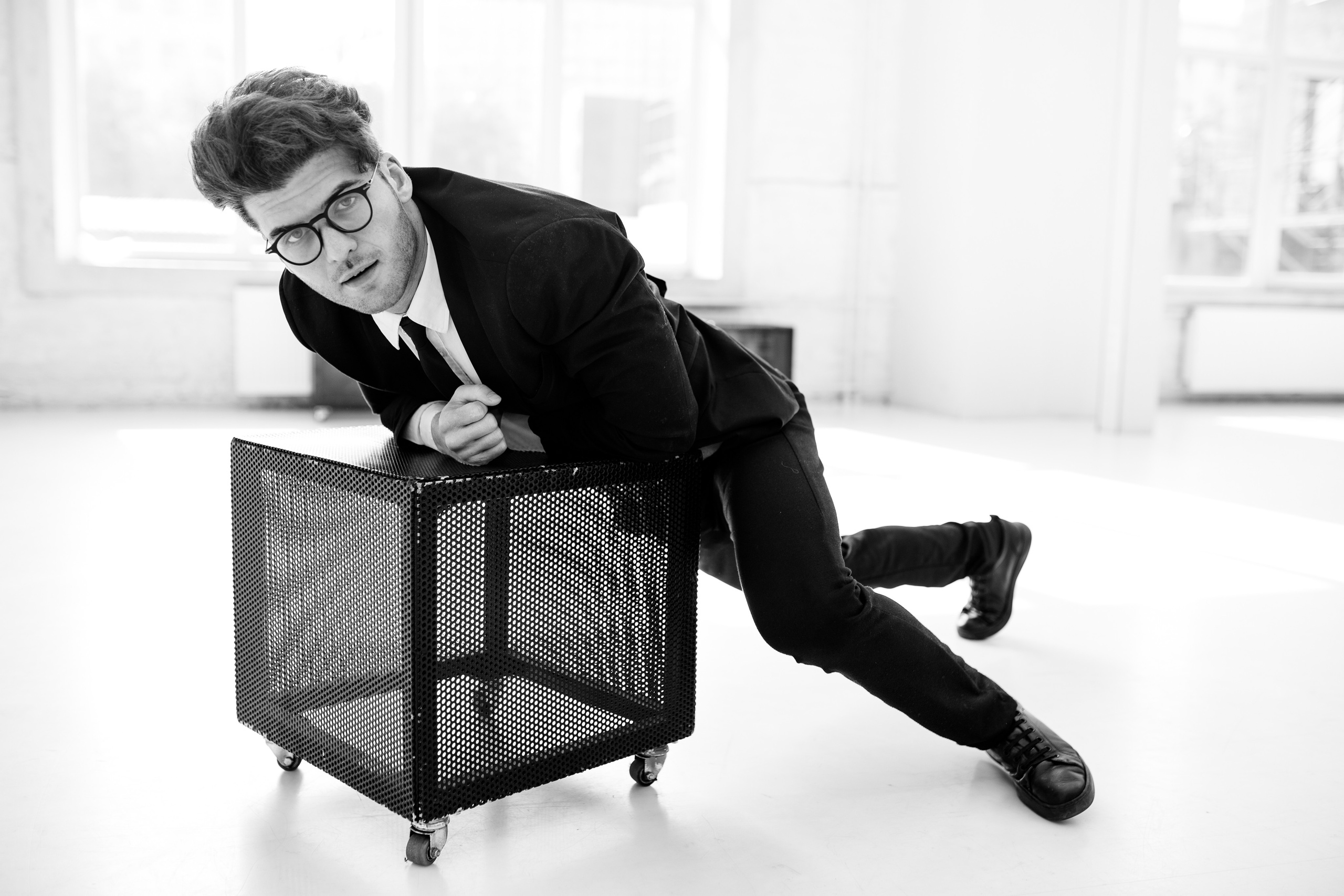 Фотосессия актёра Владислава Картамышева в арт-пространстве Флакон. Фотограф в Москве Анна Яковлева