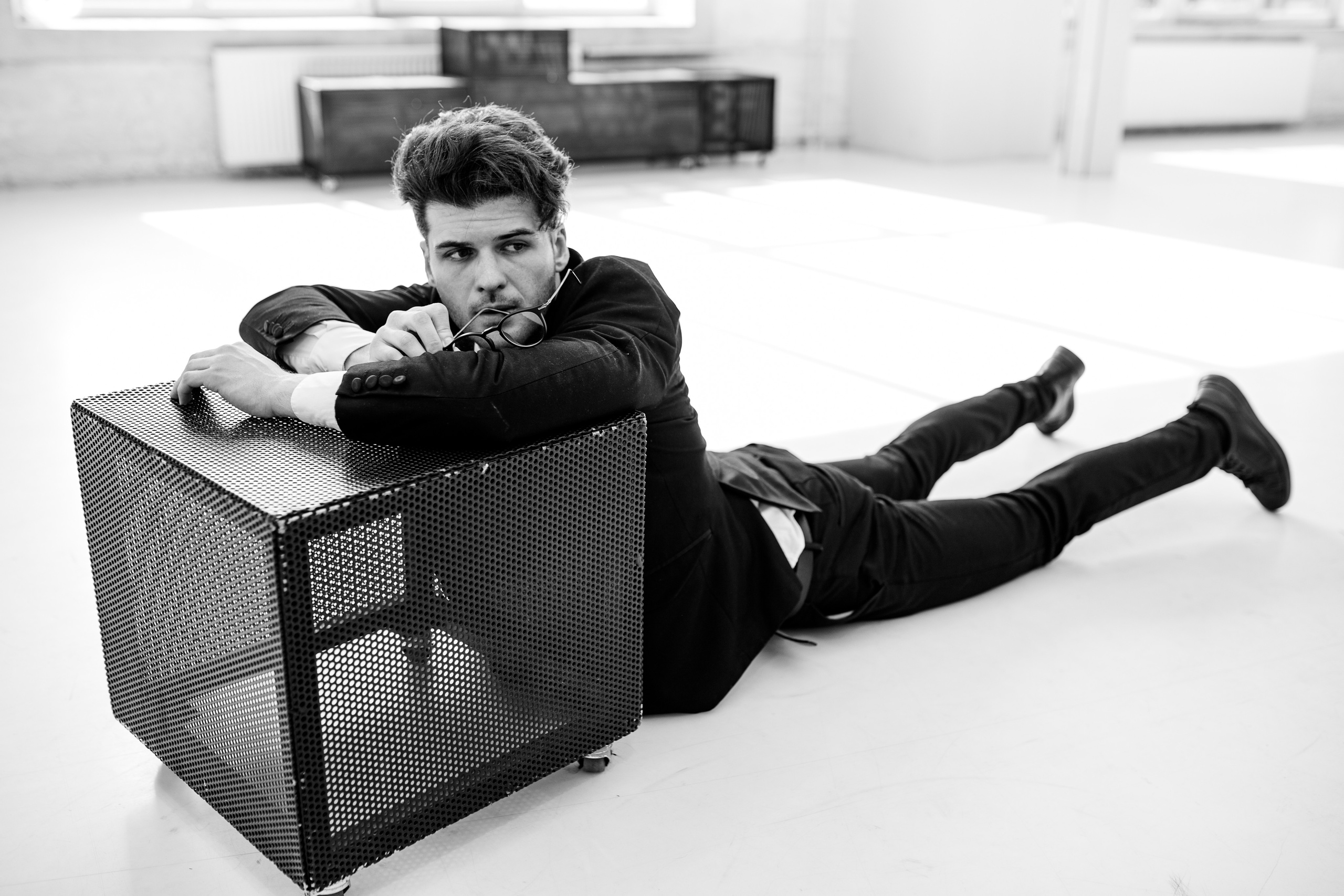 Фотосессия актёра Владислава Картамышева в арт-пространстве Флакон. Фотограф в Москве Анна Яковлева