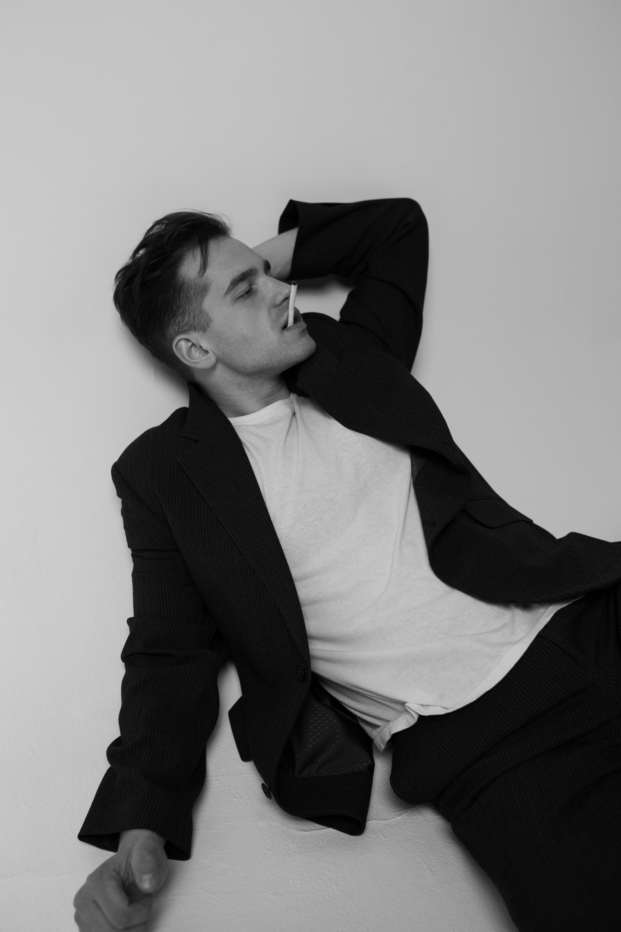 Фотосессия актёра Владислава Чербаева в студии с противогазом и без. Фотограф в Москве Анна Яковлева