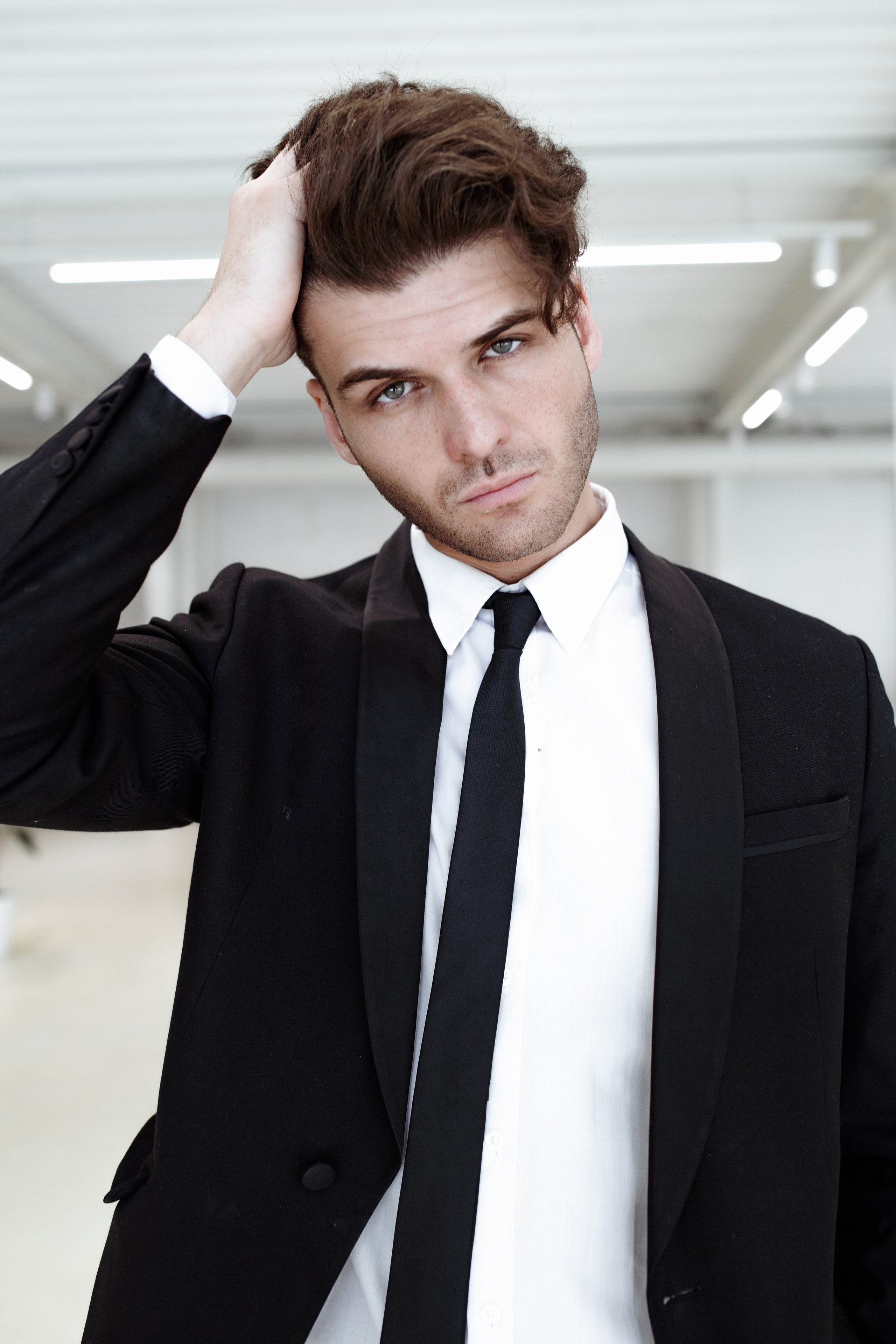 Фотосессия актёра Владислава Картамышева в арт-пространстве Флакон. Фотограф в Москве Анна Яковлева