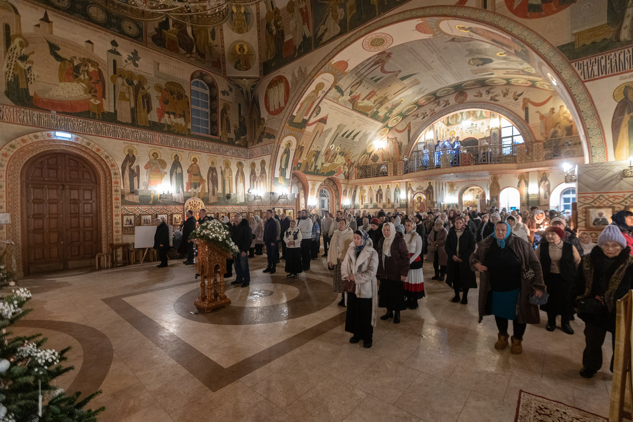 Рождество в храме Св. Вмч. Димитрия Солунского. Интерьерный фотограф в Москве Роман Потапов