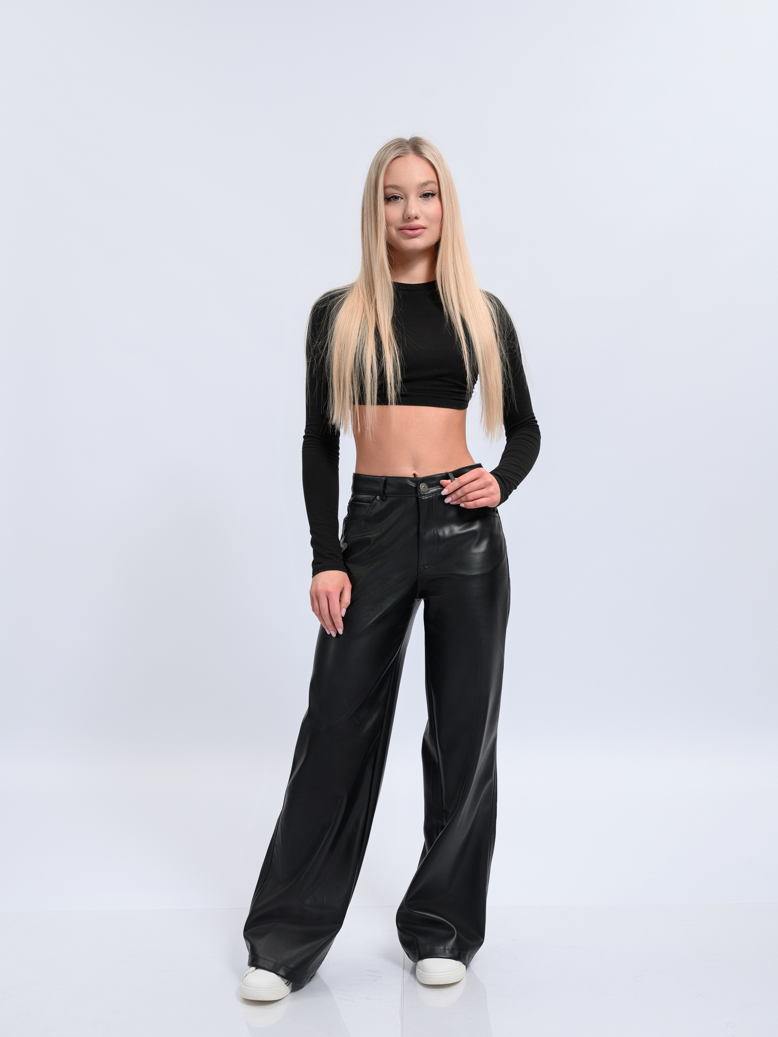 Каталог Девушки. Студия рекламной и предметной съемки товаров WELKO Studio