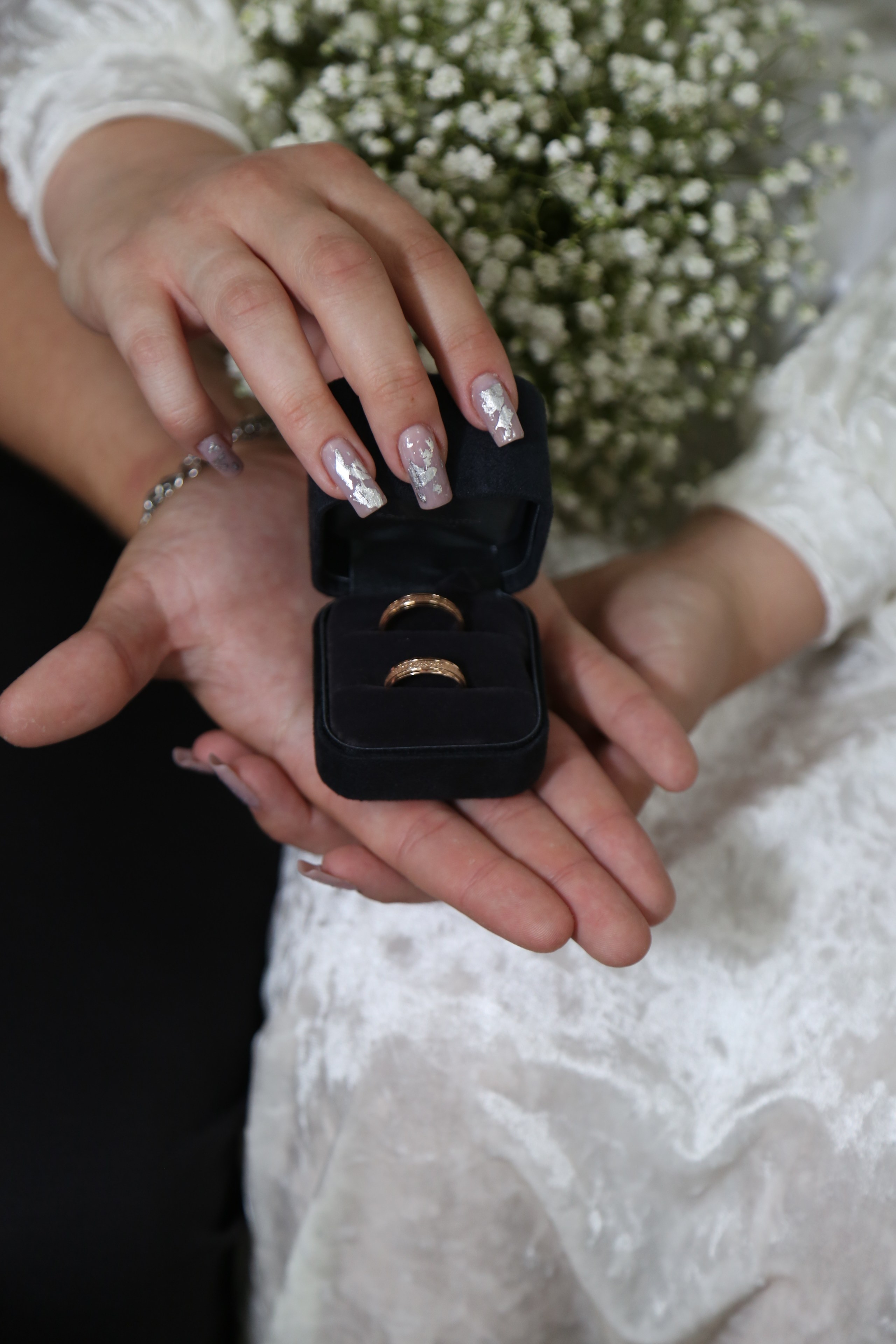 МФЦ свадебная фотосессия в Москве в августе для Романа и Марии. Фотосессия в студии в Москве от профессионального фотографа услуги по доступным ценам