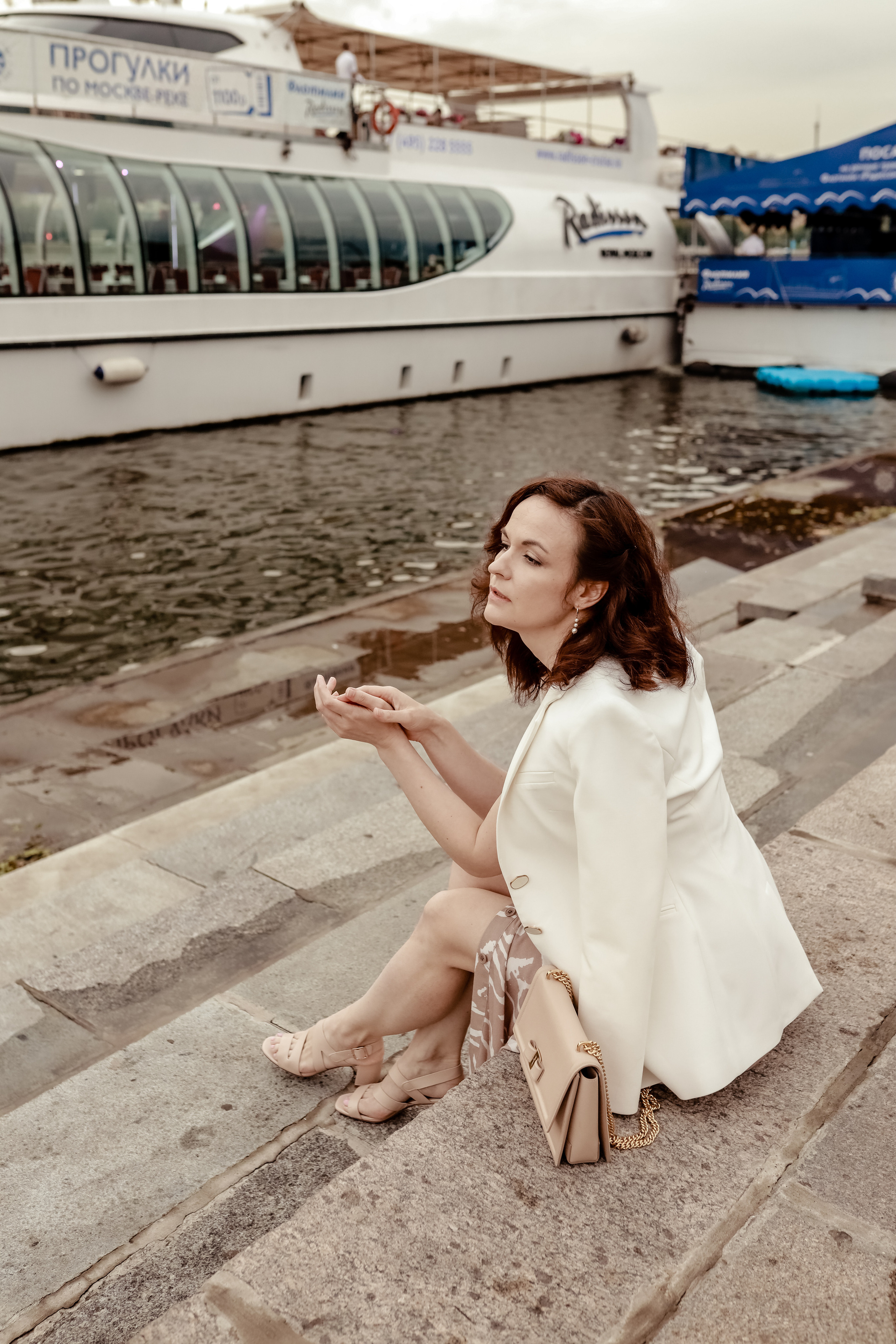 женский портрет, женский фотограф Москва, фотопрогулка по Москве, портретная фотосессия, женский портрет Подольск, фотосессия в парке горького