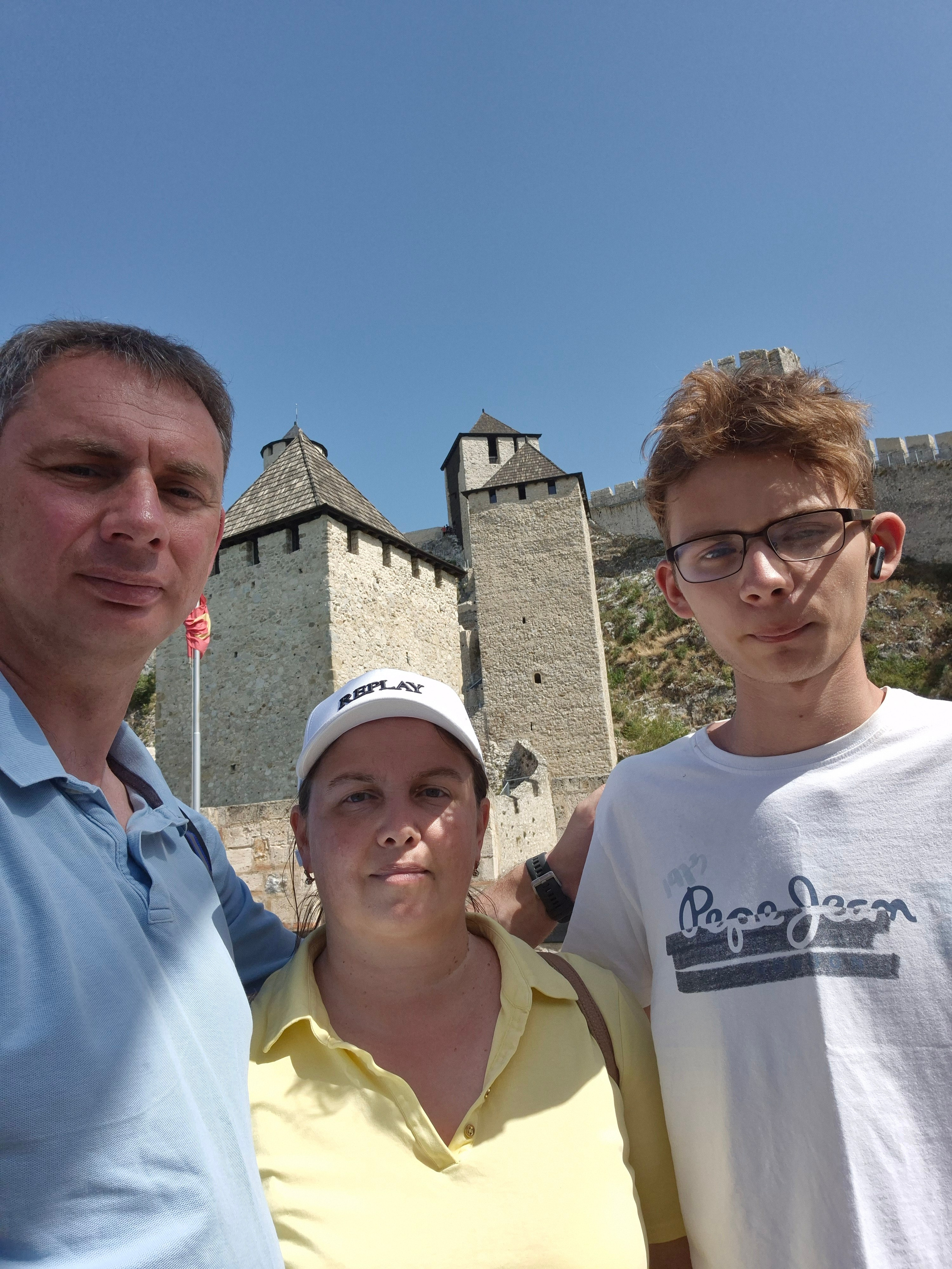 В 2014 г под эгидой КЭС и Юнеско началось восстановление крепости. Сейчас она выглядит очень здорово, и внешние территории, и здания башен и музейные помещения - внутри