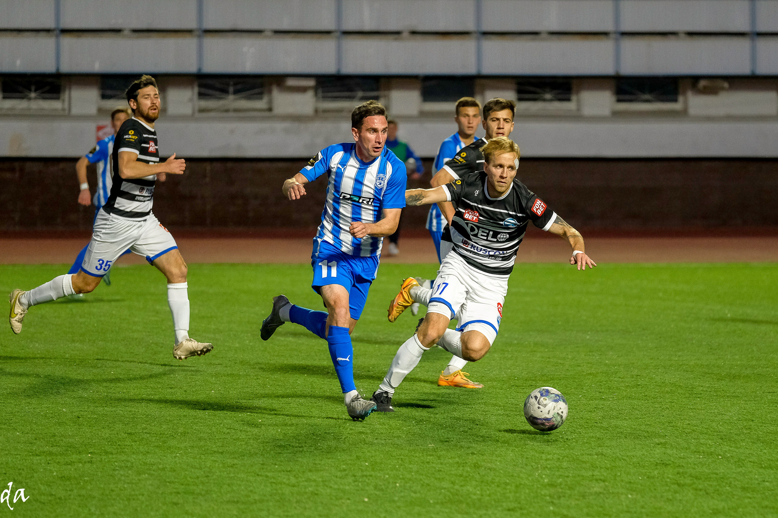 Фото футбольных матчей Первая лига ФНЛ. Фотограф Дмитрий Алексеев