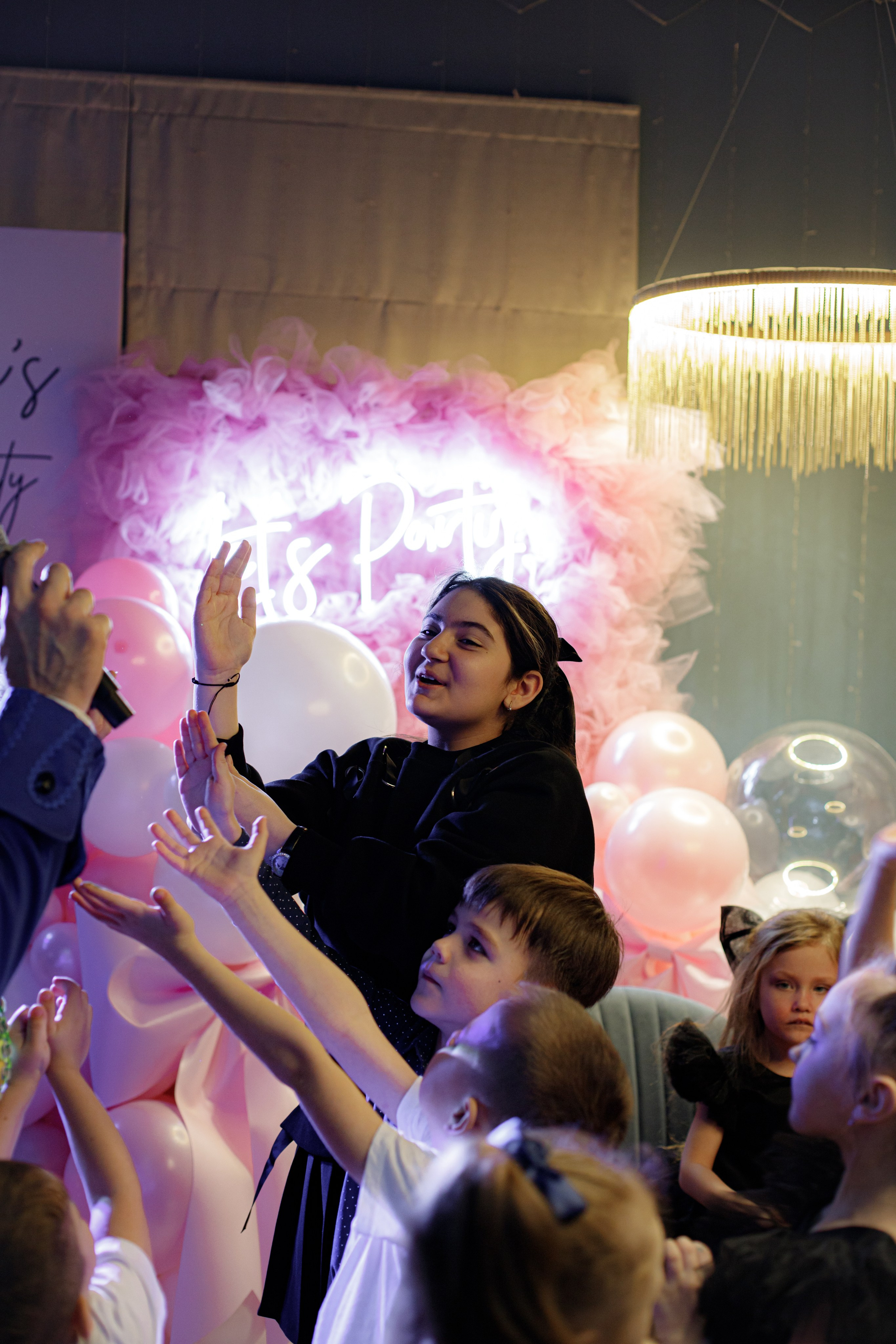 ASIA'S BIRTHDAY PARTY. Photokarish