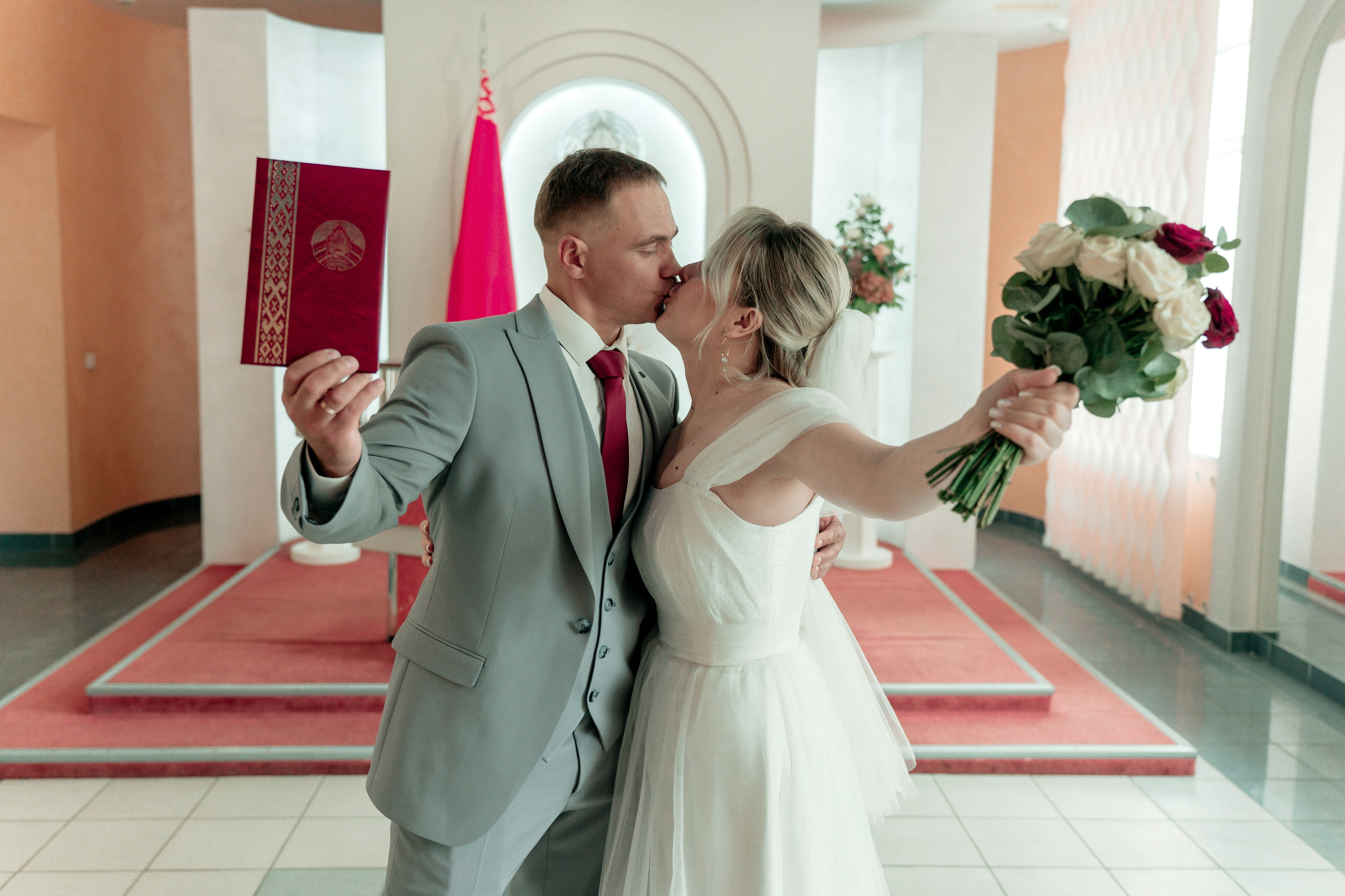 ЗАГС Партизанского района (большой зал). Ваш семейный фотограф в Минске — Вика Трегубова