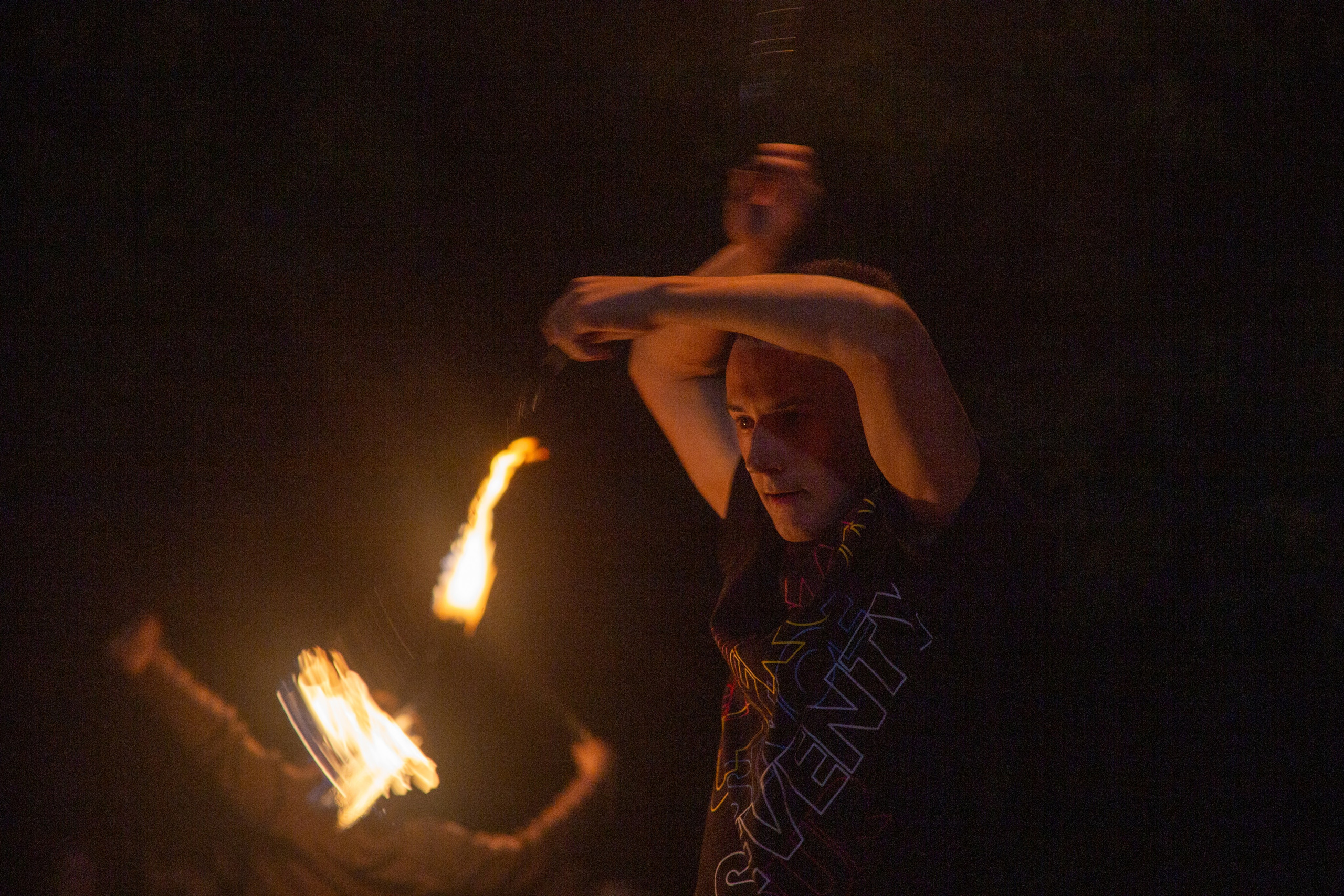 Огненное шоу в Перми. Фотограф Никита Попов. Фотограф Пермь. Фотосессия в фотостудии Перми и на свежем воздухе