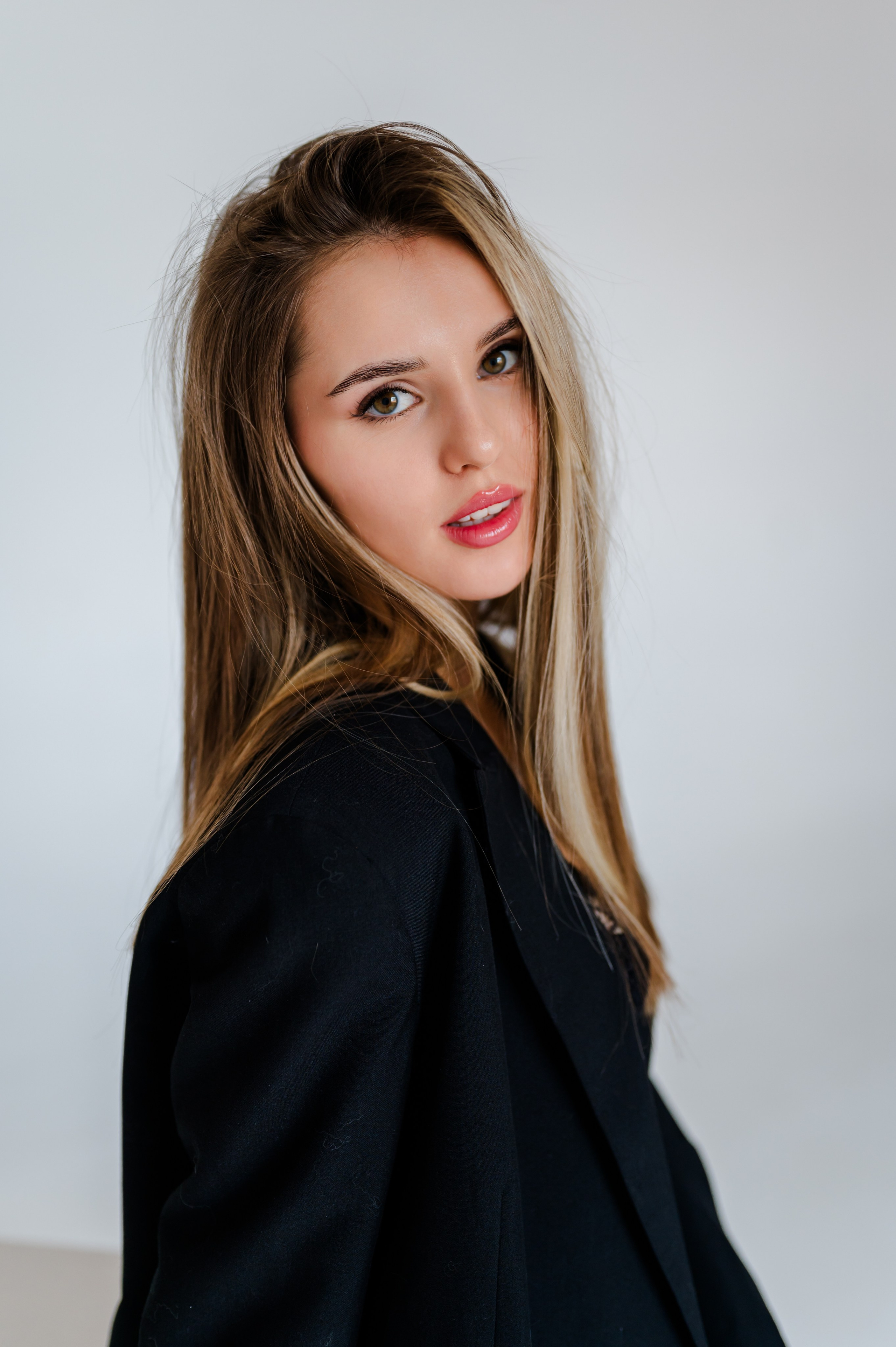 Алина, съемка на циклораме. Свадебный и семейный фотограф Евгения Кононова