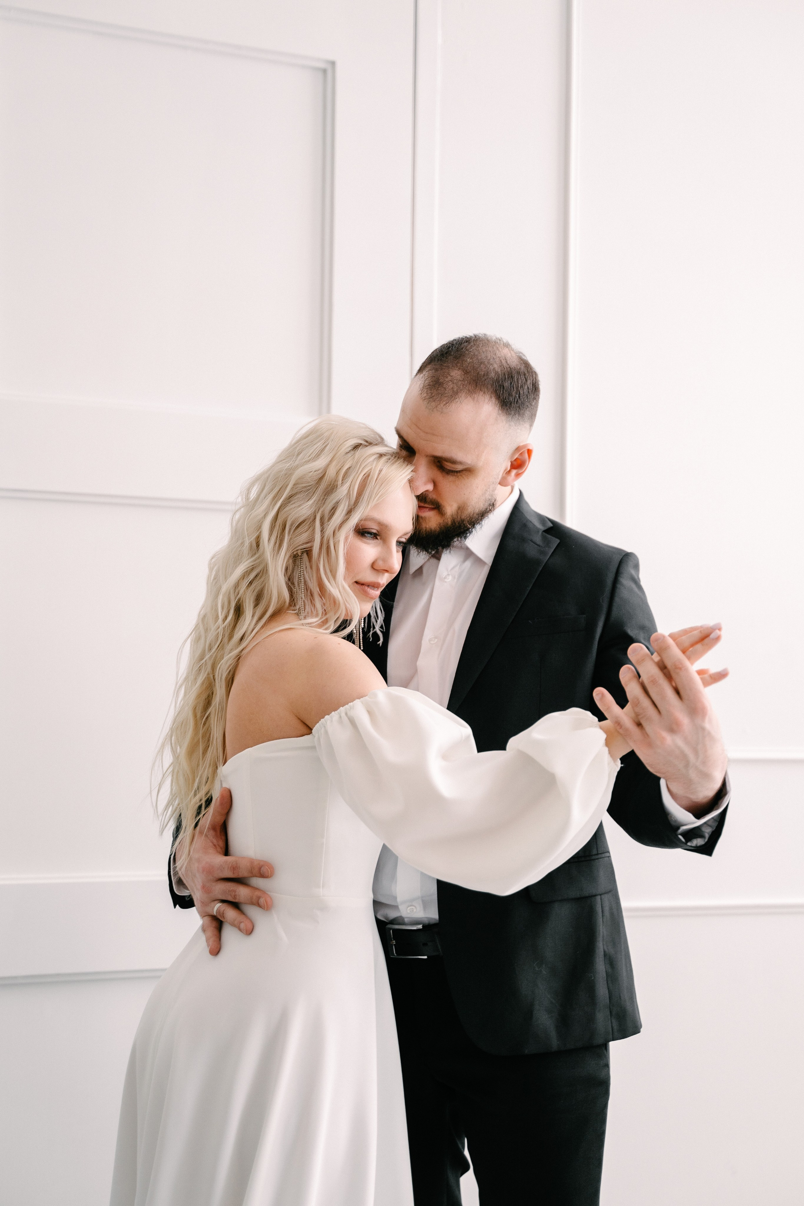 Свадебная фотосессия молодоженов в фотостудии. Свадебный и семейный фотограф из Воронежа|Москвы Бубнова Екатерина