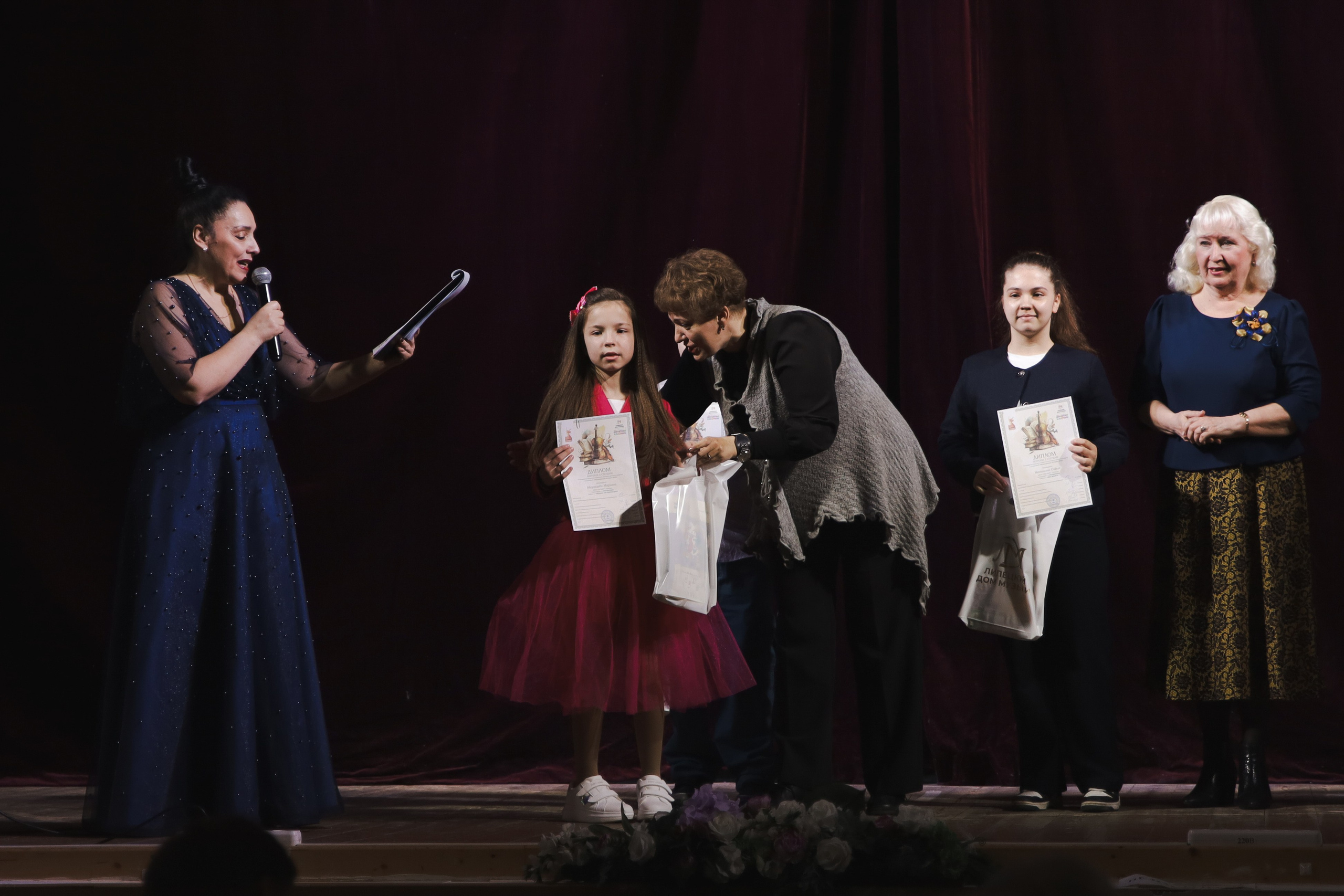 Фотоотчет с награждения стипендиатов города Липецка