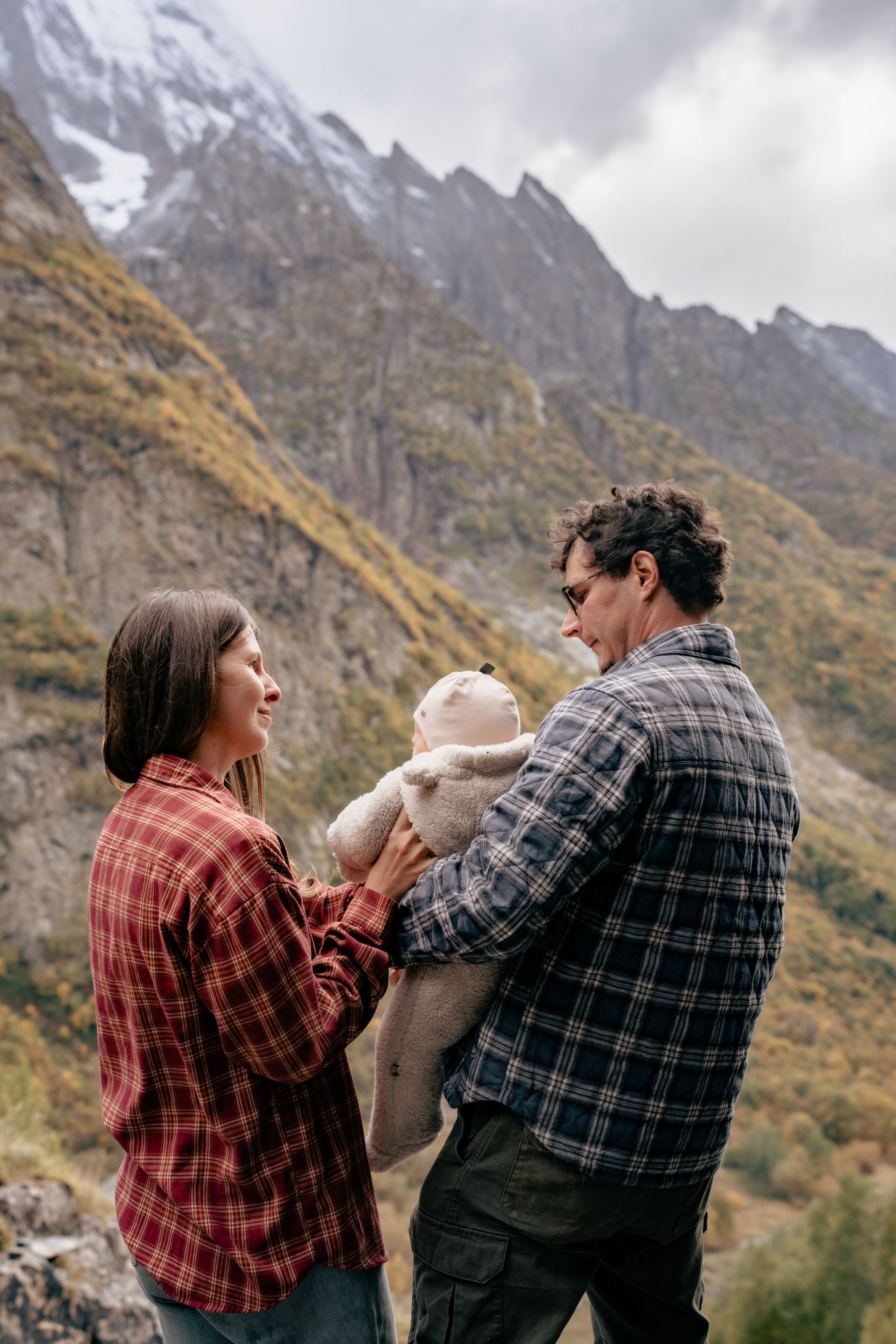 Семейная фотосессия в Домбае. Фотограф КМВ|ГОРЫ Пятигорск Железноводск Ессентуки Кисловодск Домбай Архыз Эльбрус