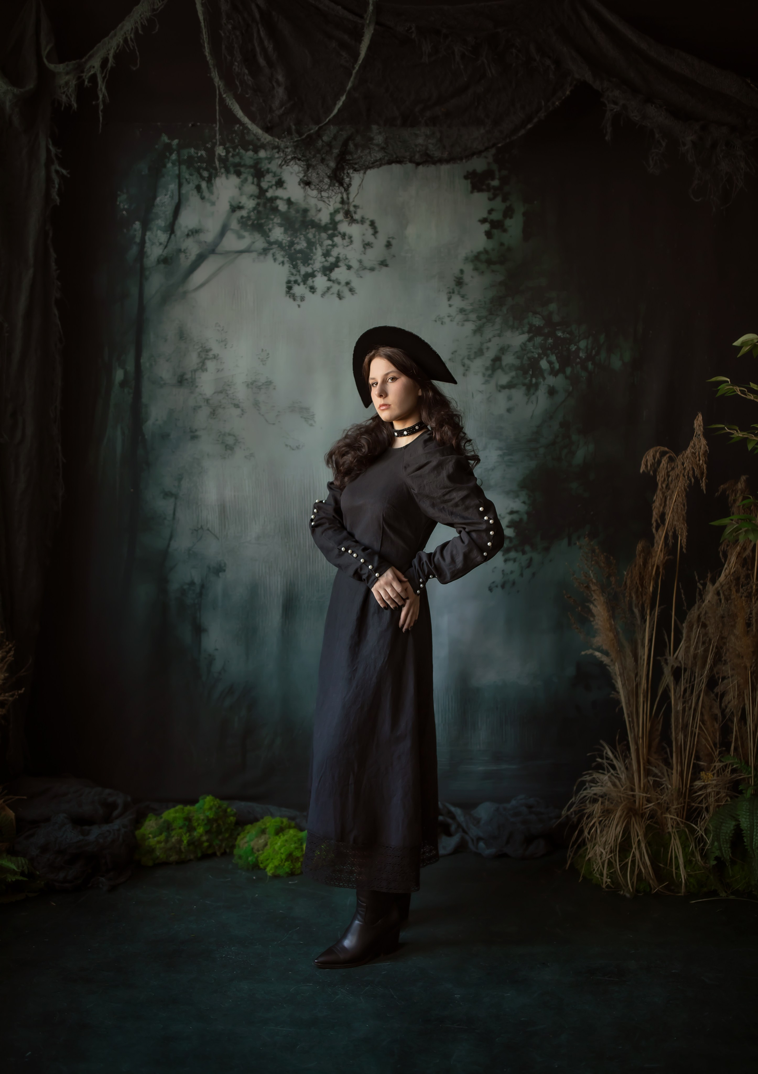 A16. Дизайнер костюмов и украшений, фотограф