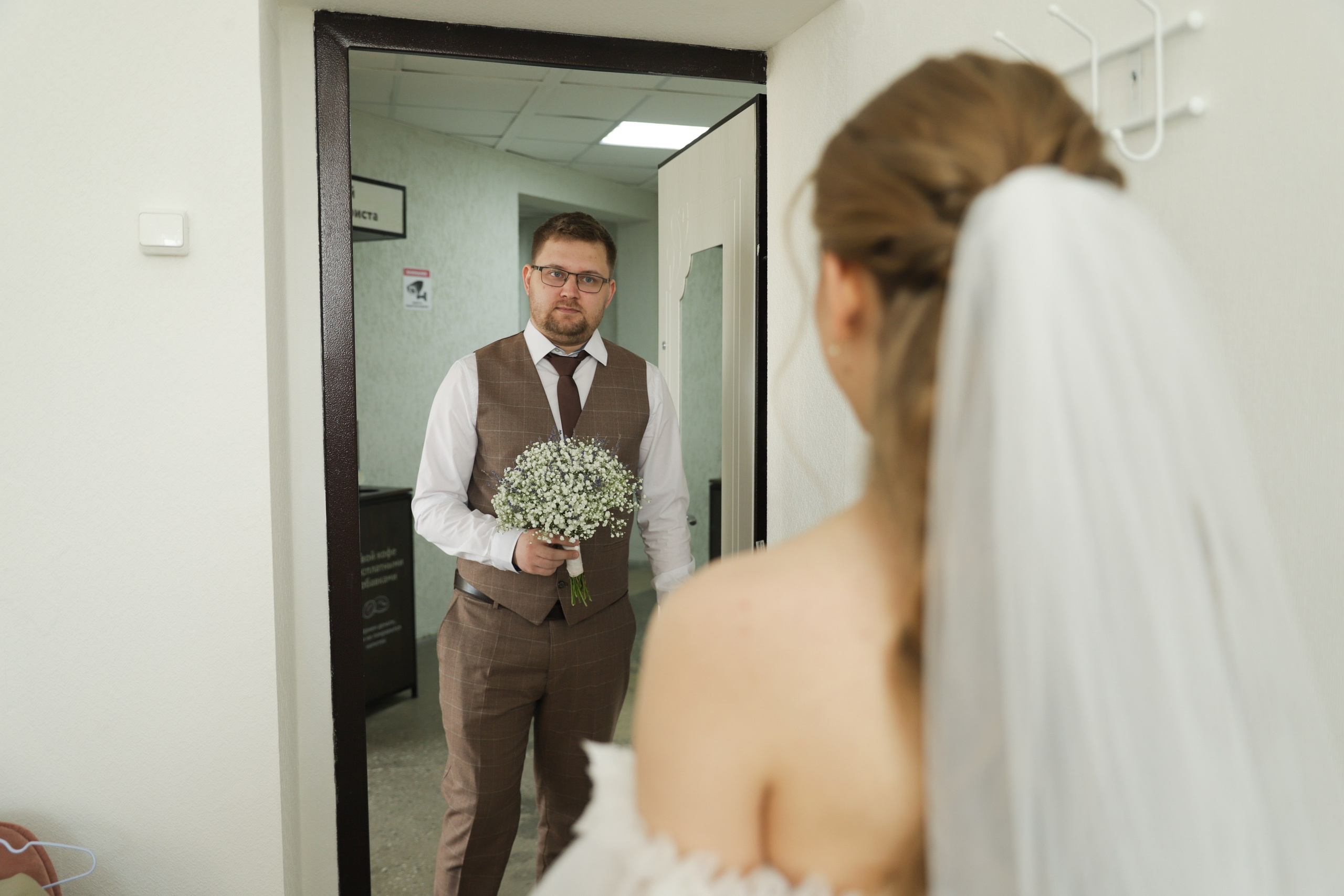 Сборы невесты Юлии. Портретный и репортажный фотограф в Казани