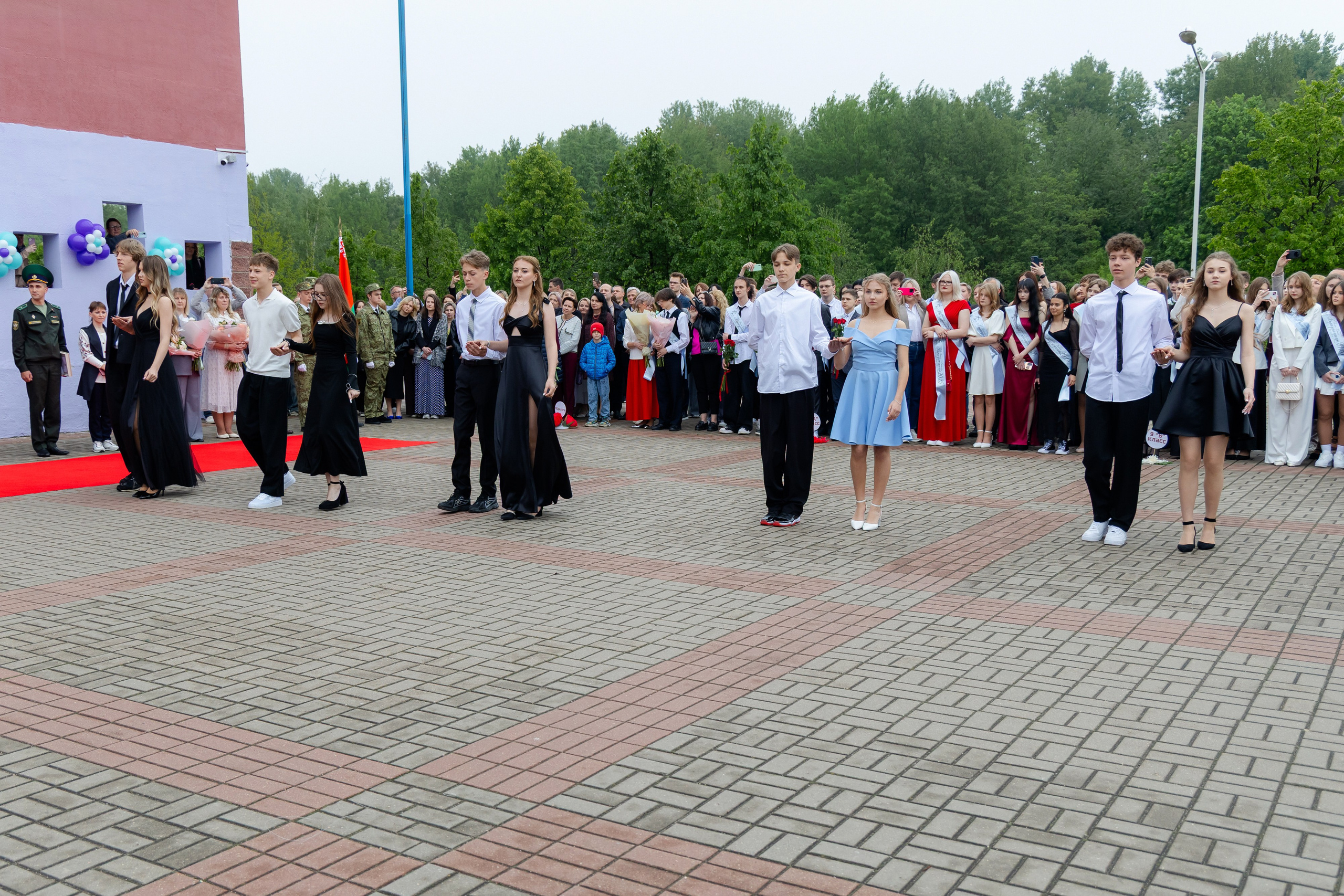 Последний звонок 2025 в Минске. Свадебный фотограф в Минске/Беларуси Сергей Спиридонов