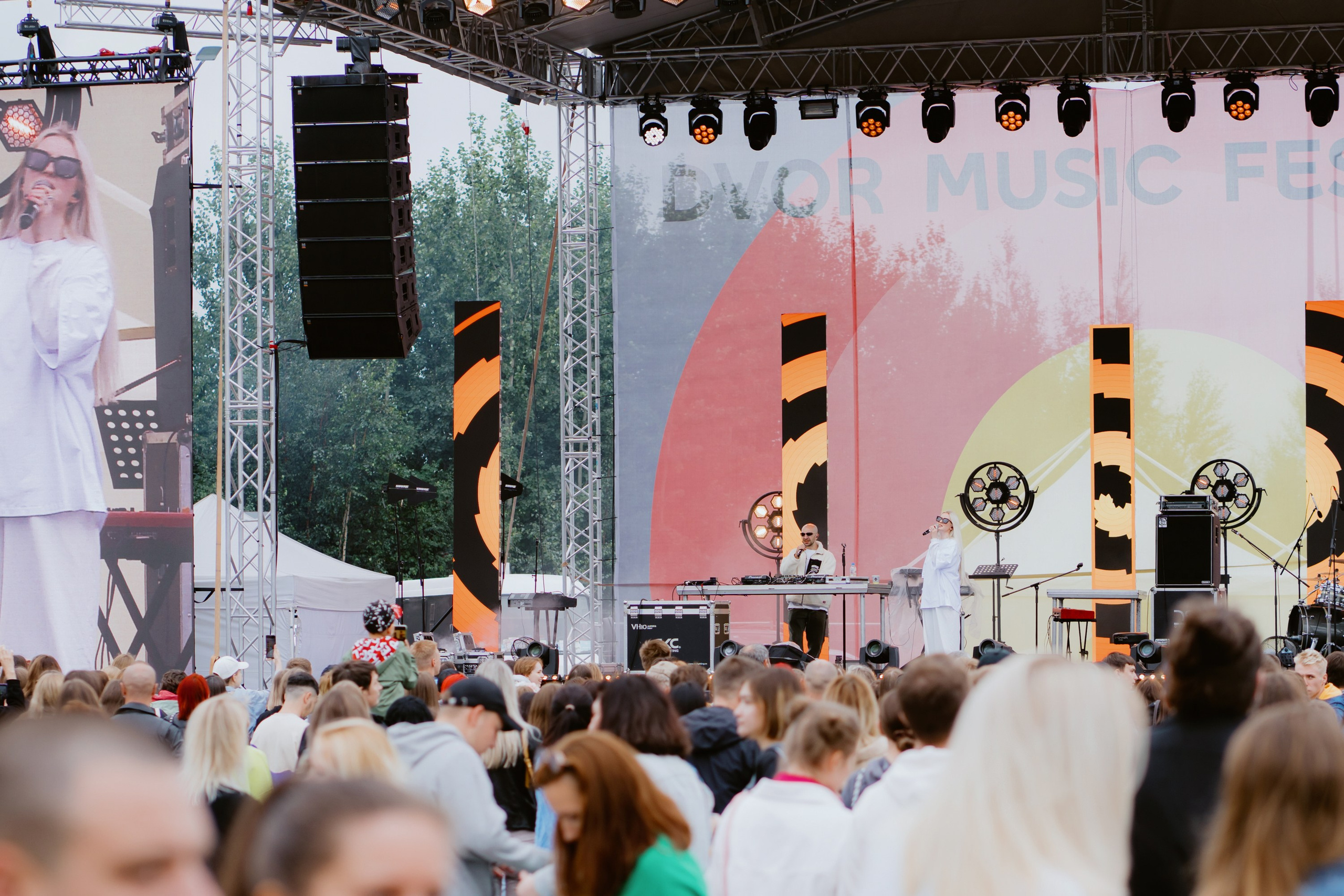 Dvor mega music festival. Photographer — ERASTOV