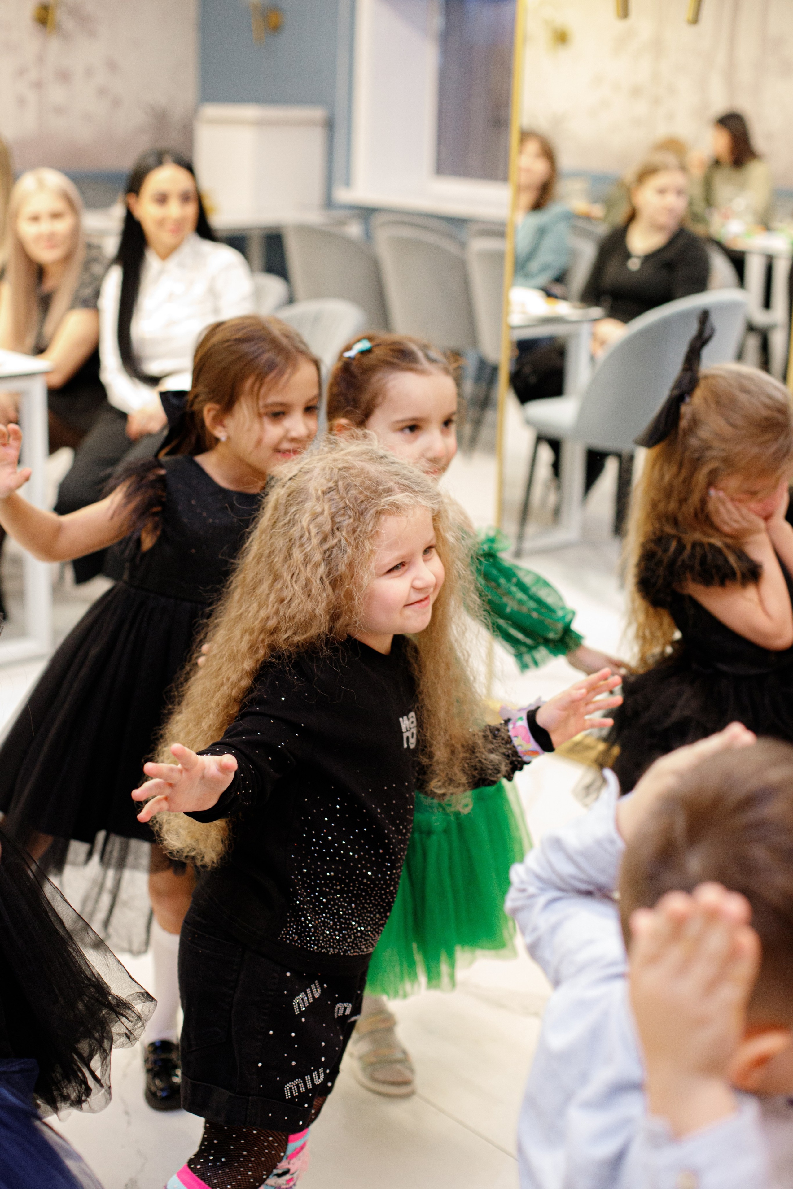 ASIA'S BIRTHDAY PARTY. Photokarish