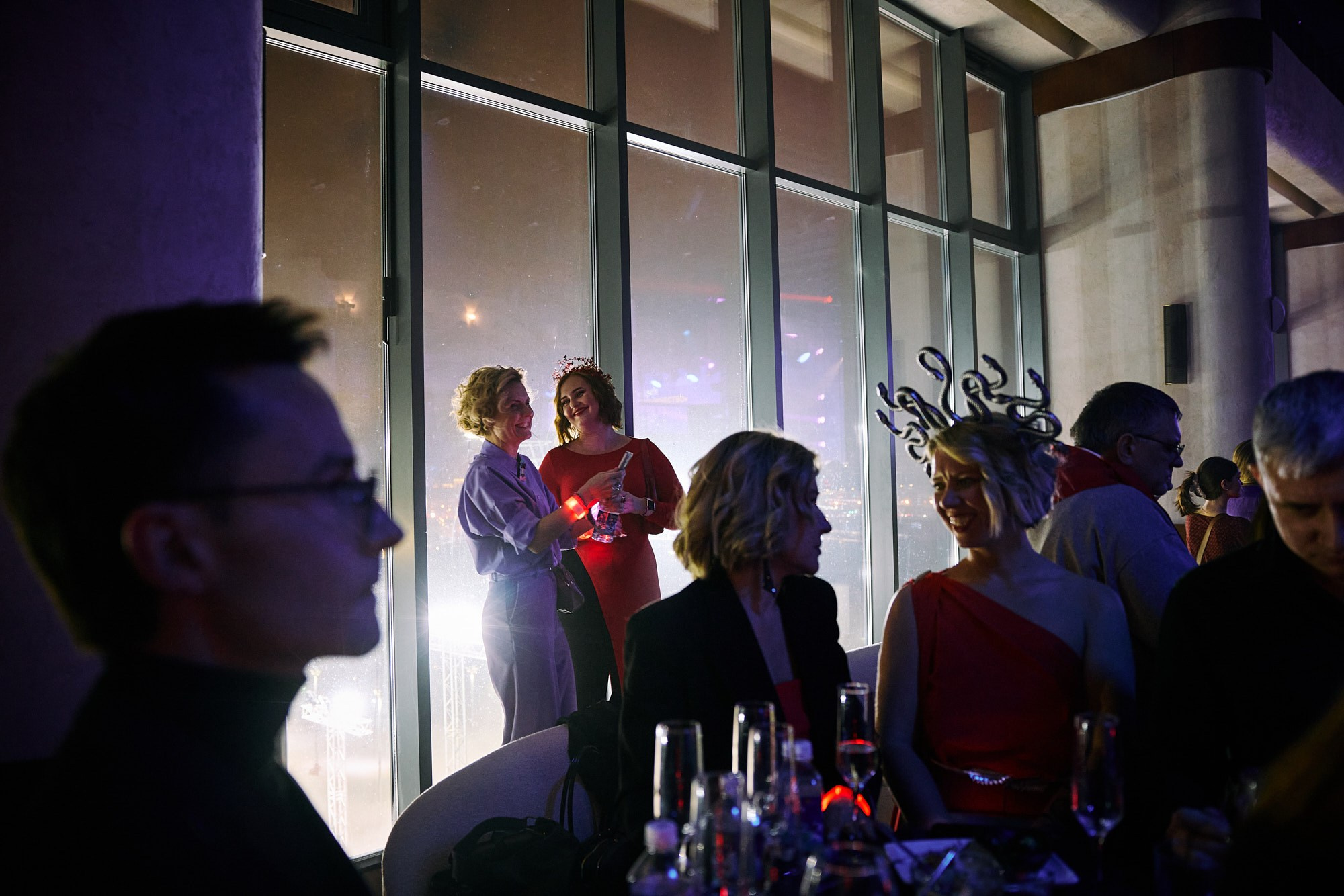 Фотограф на корпоративе «Медиа1» — репортажная съёмка делового праздника. Репортажный фотограф в Москве — Дмитрий Тарасов | Съёмка мероприятий, концертов, корпоративов