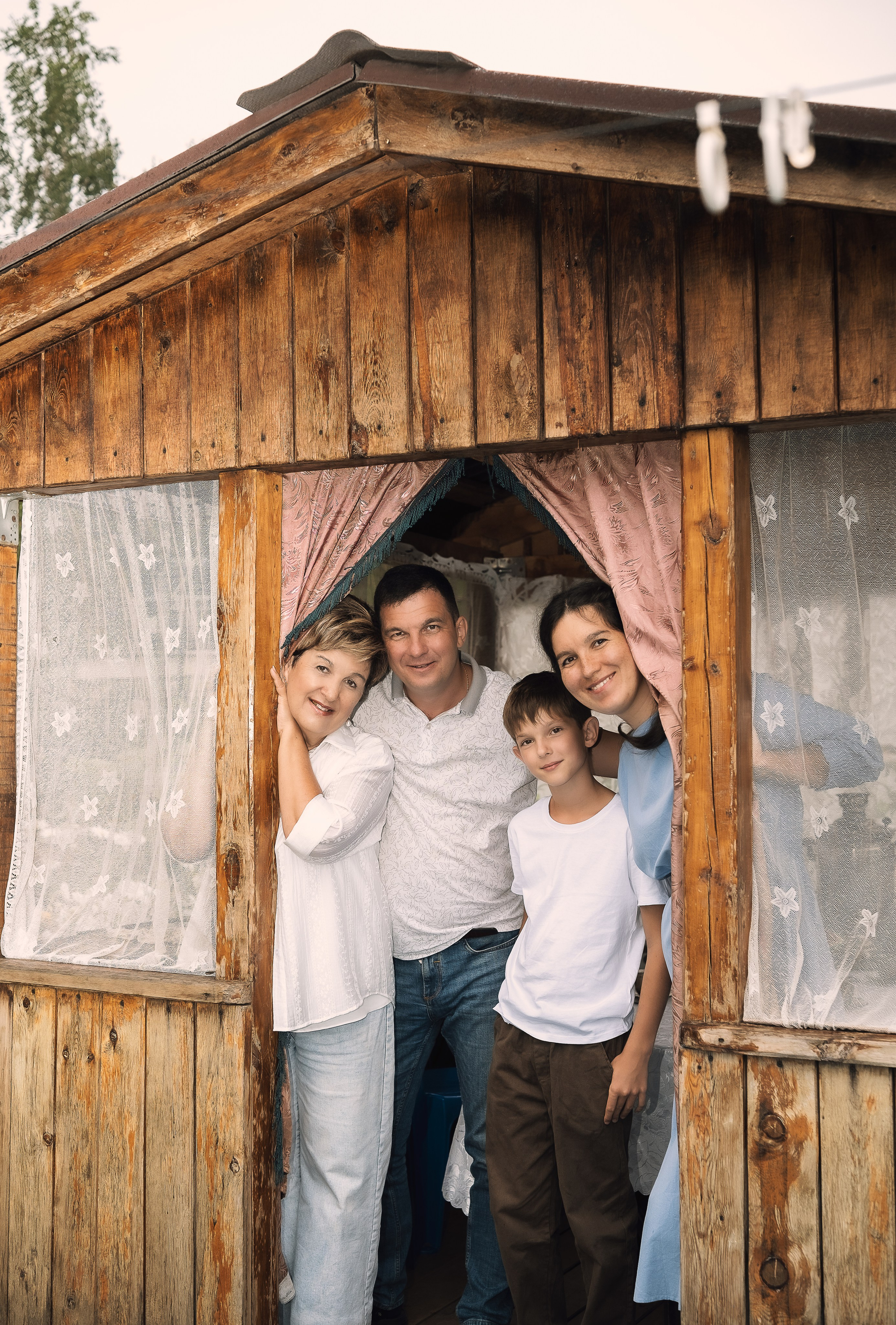 Семейная фотосессия на даче Чита. Портретный фотограф в Чите Анна Камратова. Помогу Вам создать историю, в которой Вы — главный герой!
