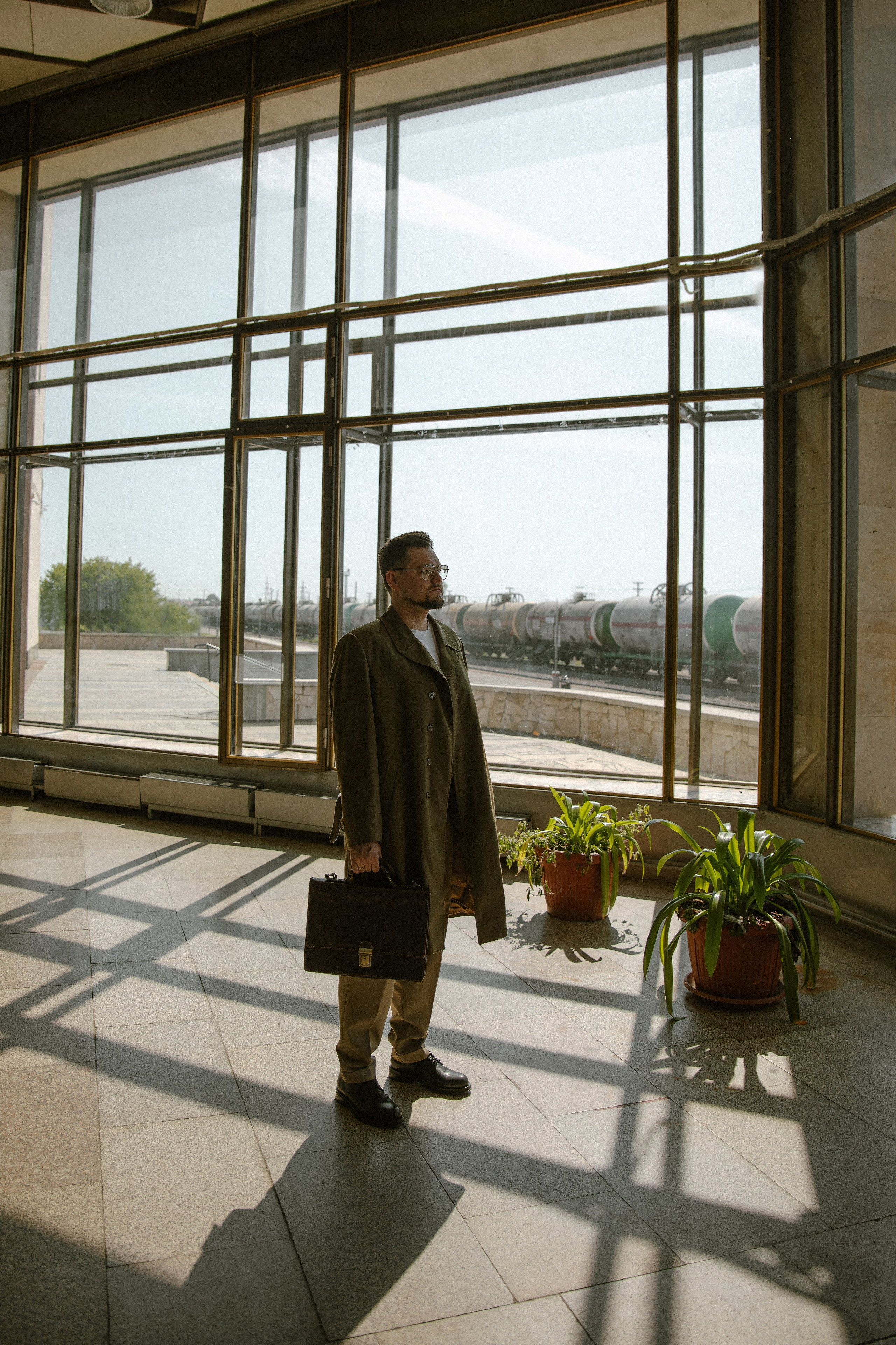 Андрей. Сьёмка в стиле ссср на вокзале. Фотограф Набережные Челны Казань