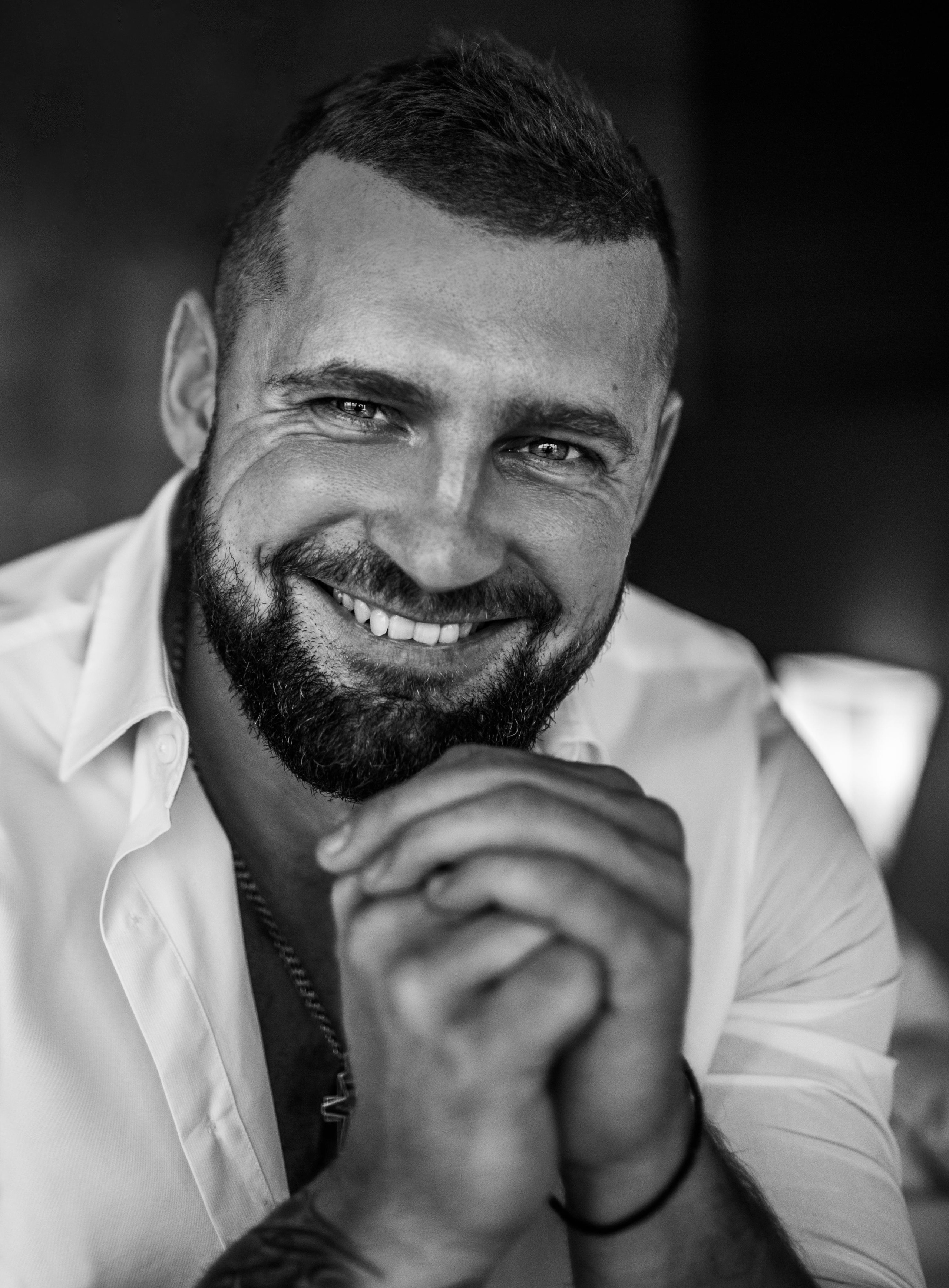 Мужской черно-белый портрет. Мужской фотограф Евгения Безрук. 