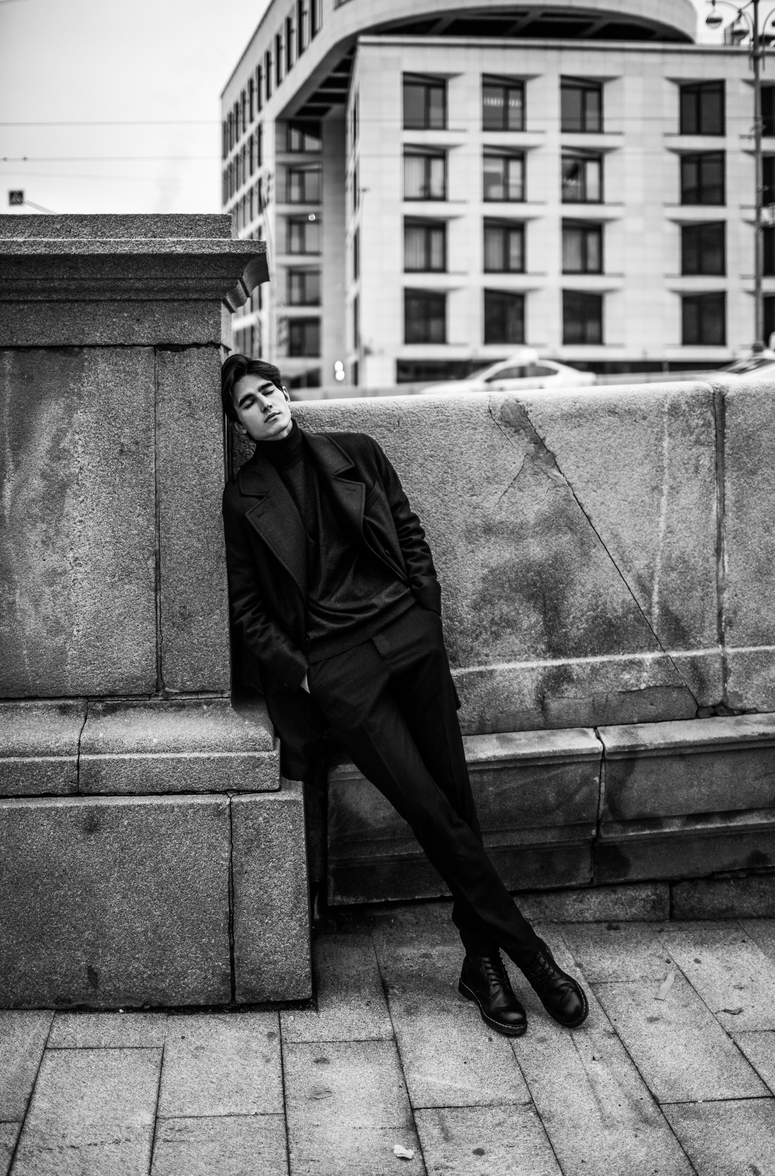 Фотостудия Москва, черно-белые мужские портреты.